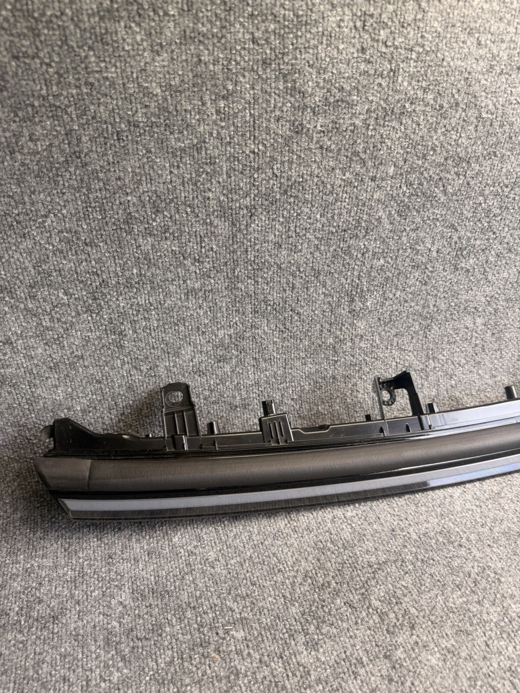 OEM 2025-2026 Tesla Model Y Front LED Light Bar Lamp Assembly 2038294-00-E