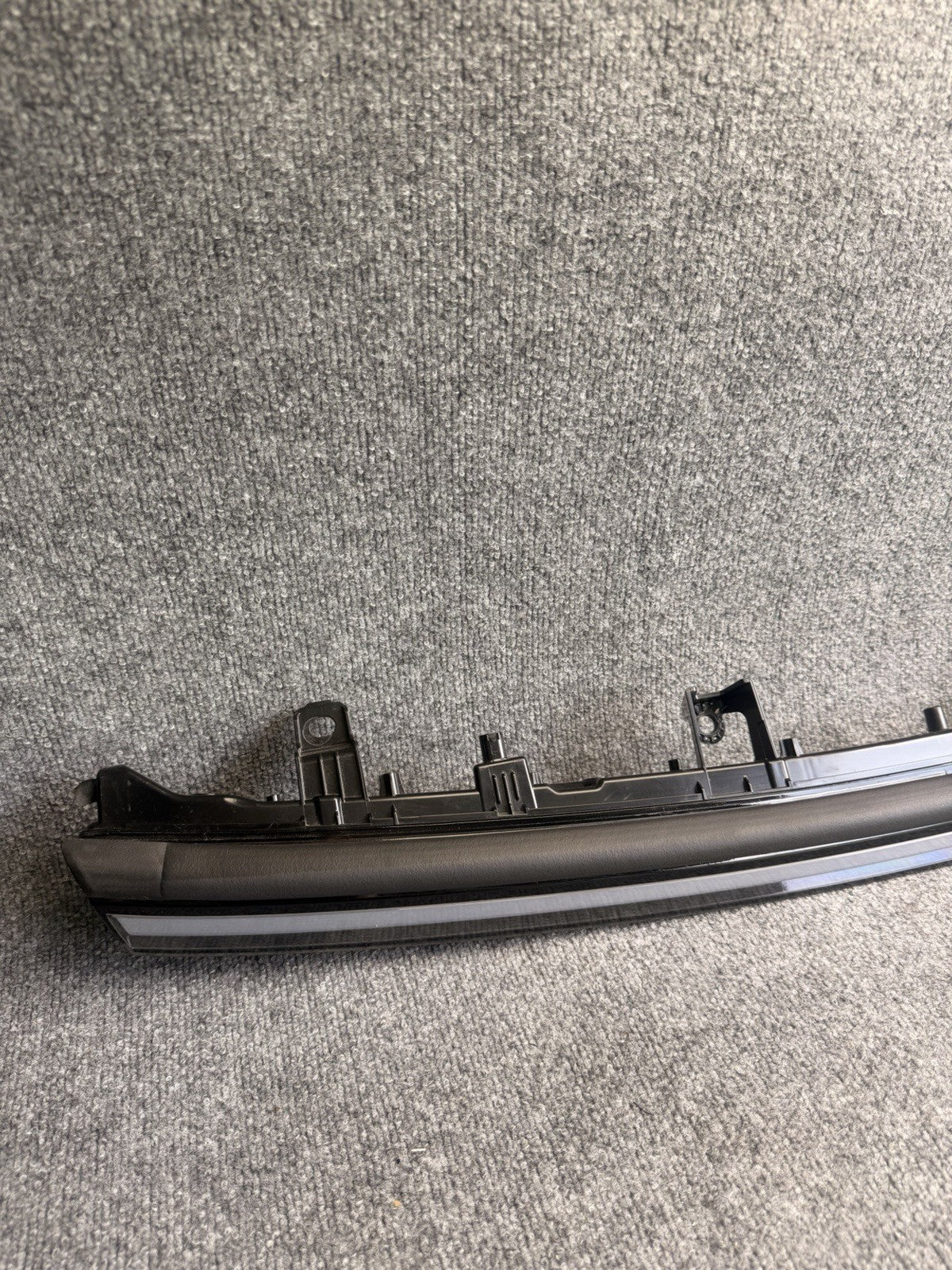 OEM 2025-2026 Tesla Model Y Front LED Light Bar Lamp Assembly 2038294-00-E