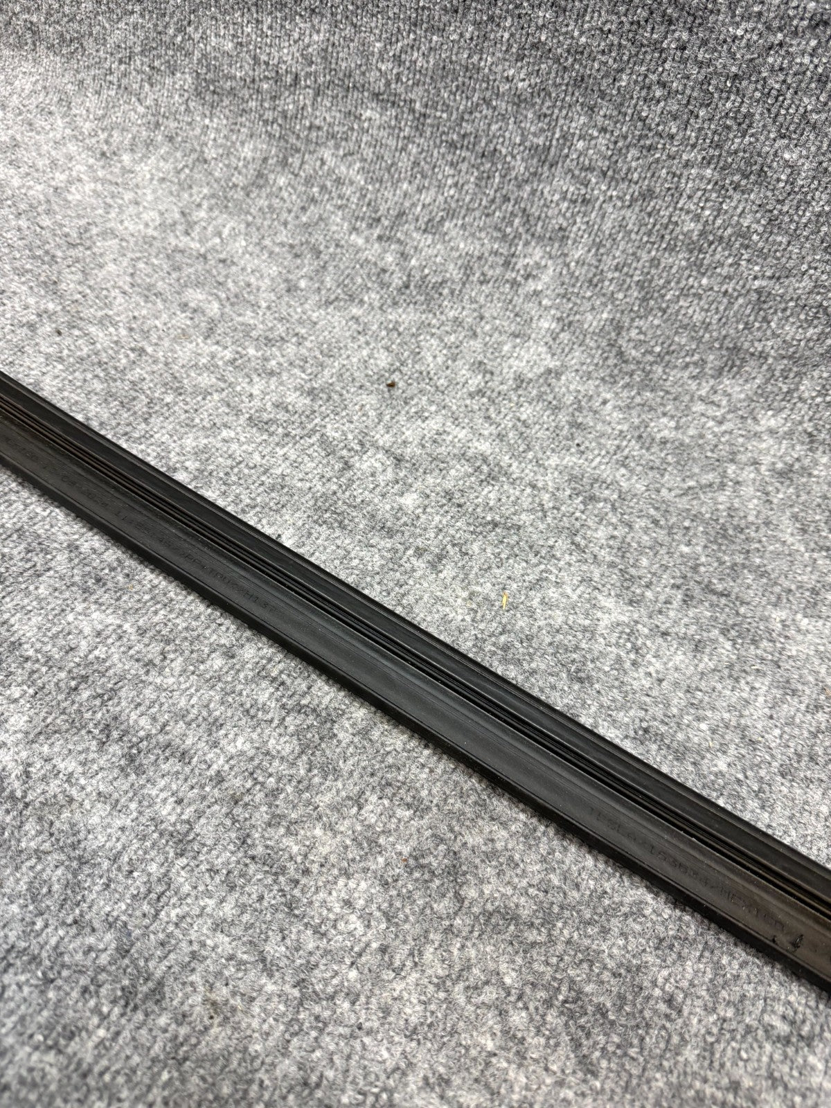 2020-2024 TESLA MODEL Y FRONT RIGHT DOOR WINDOW INNER BELT SEAL OEM, 150006300F