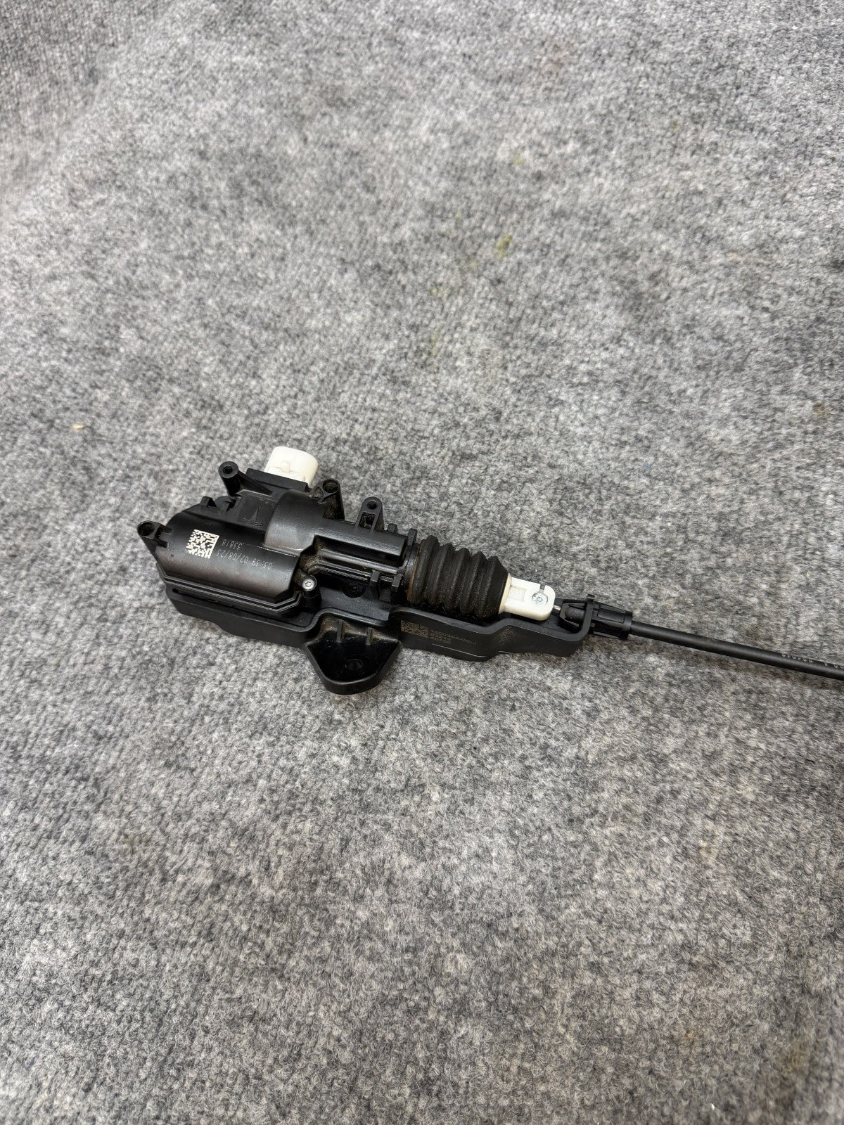2020-2024 TESLA MODEL Y HOOD LOCK LATCH ACTUATOR W/ RELEASE CABLE OEM,187328400B