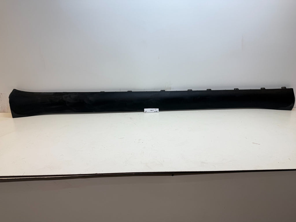20-24 Tesla Model Y Left Door Side Skirt Molding Rocker Cover 1497740-00-B