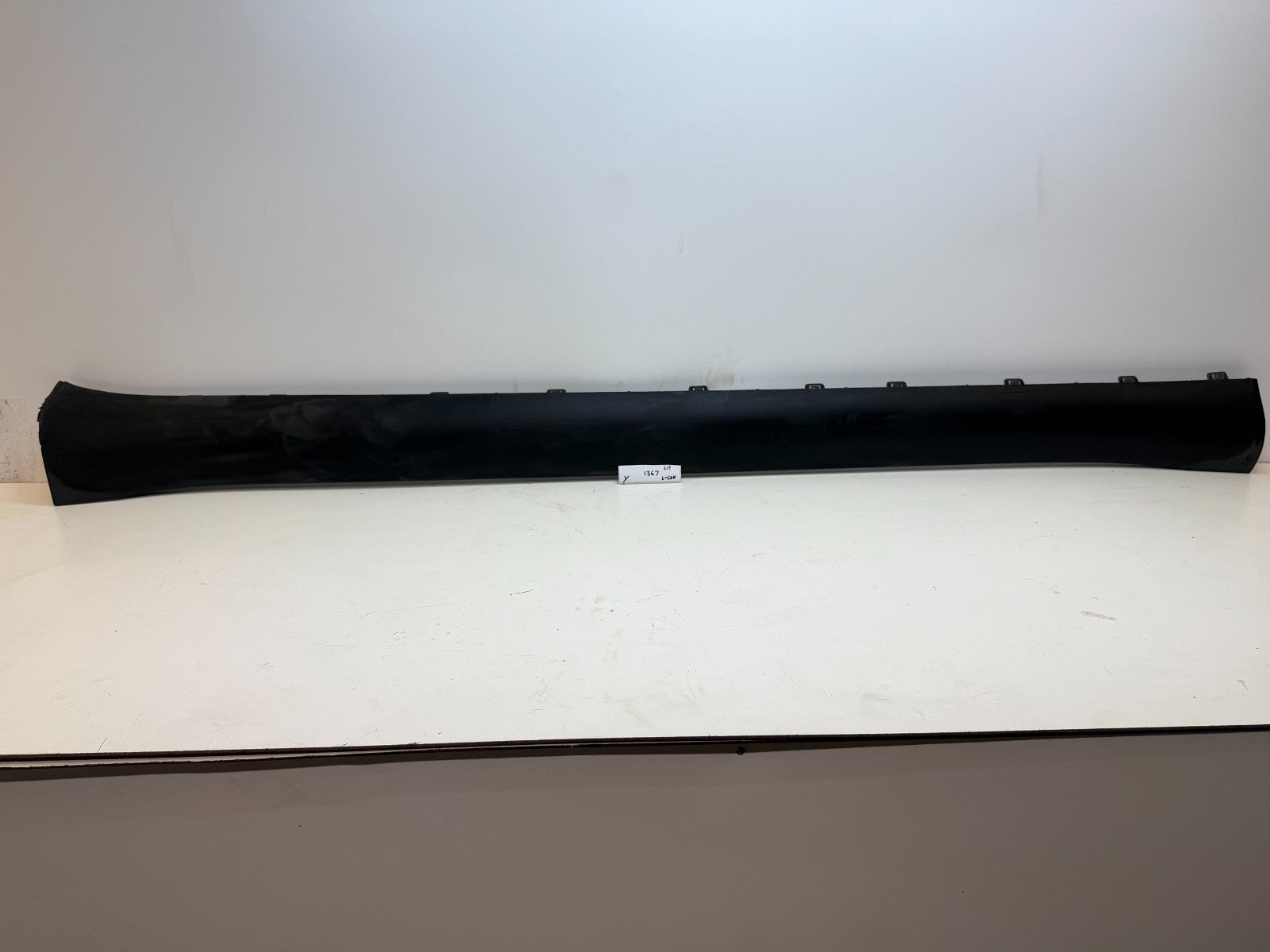 20-24 Tesla Model Y Left Door Side Skirt Molding Rocker Cover 1497740-00-B