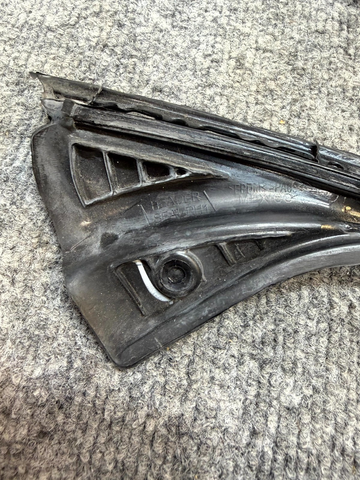 2020-2024 TESLA MODEL Y FRONT LEFT DOOR SEAL RUBBER WEATHERSTRIP OEM, 149767398C