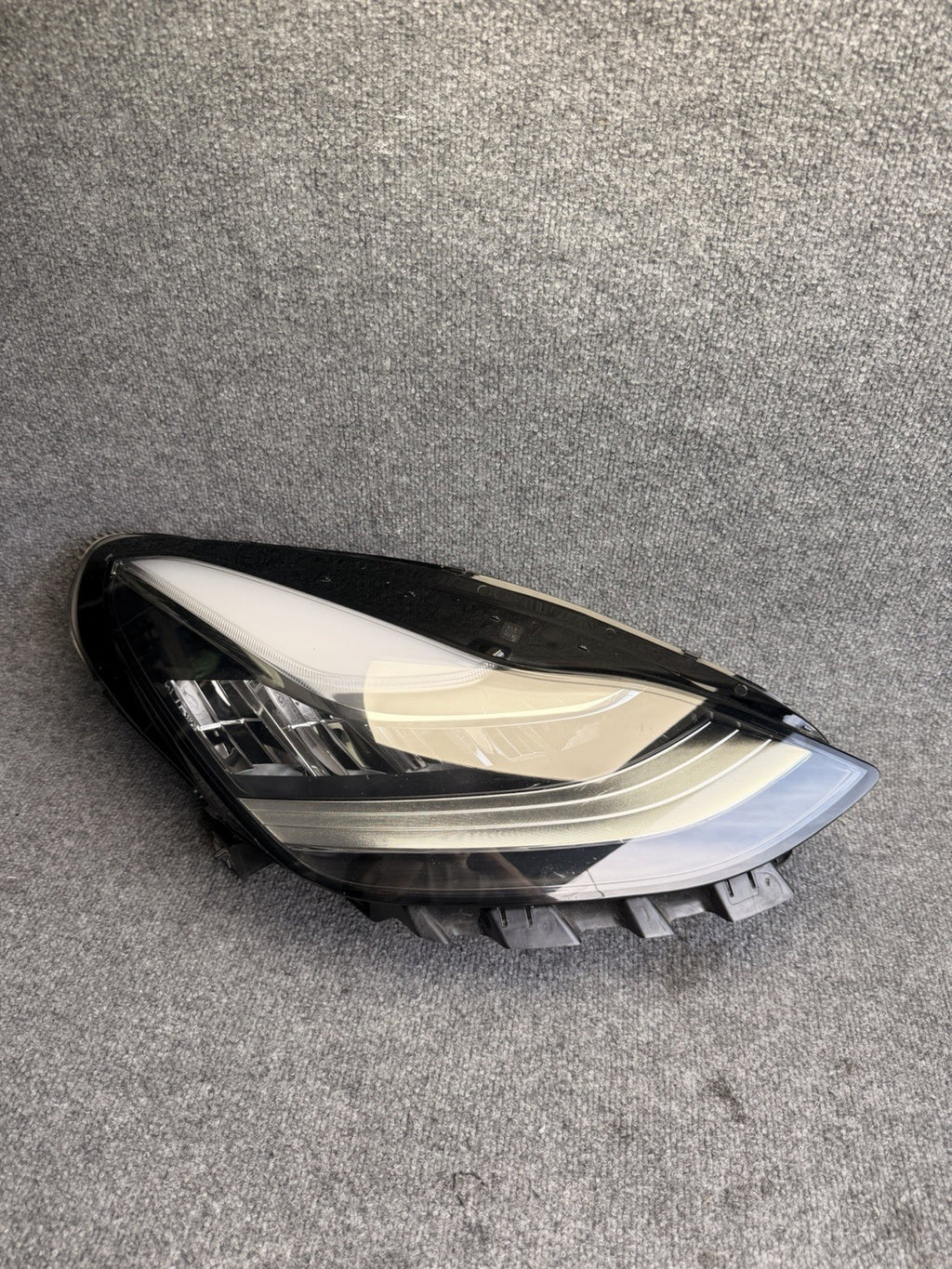 2017-2020 TESLA MODEL 3-Y HEADLIGHT RIGHT PASSENGER  1077372-00-L LED OEM
