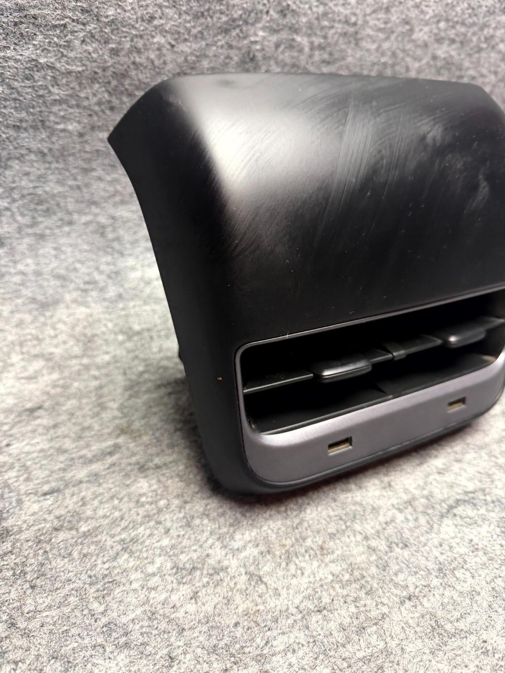 ♦️17-23 TESLA MODEL 3 REAR CENTER AIR VENT GRILL COVER & USB HUB OEM, 112170000C