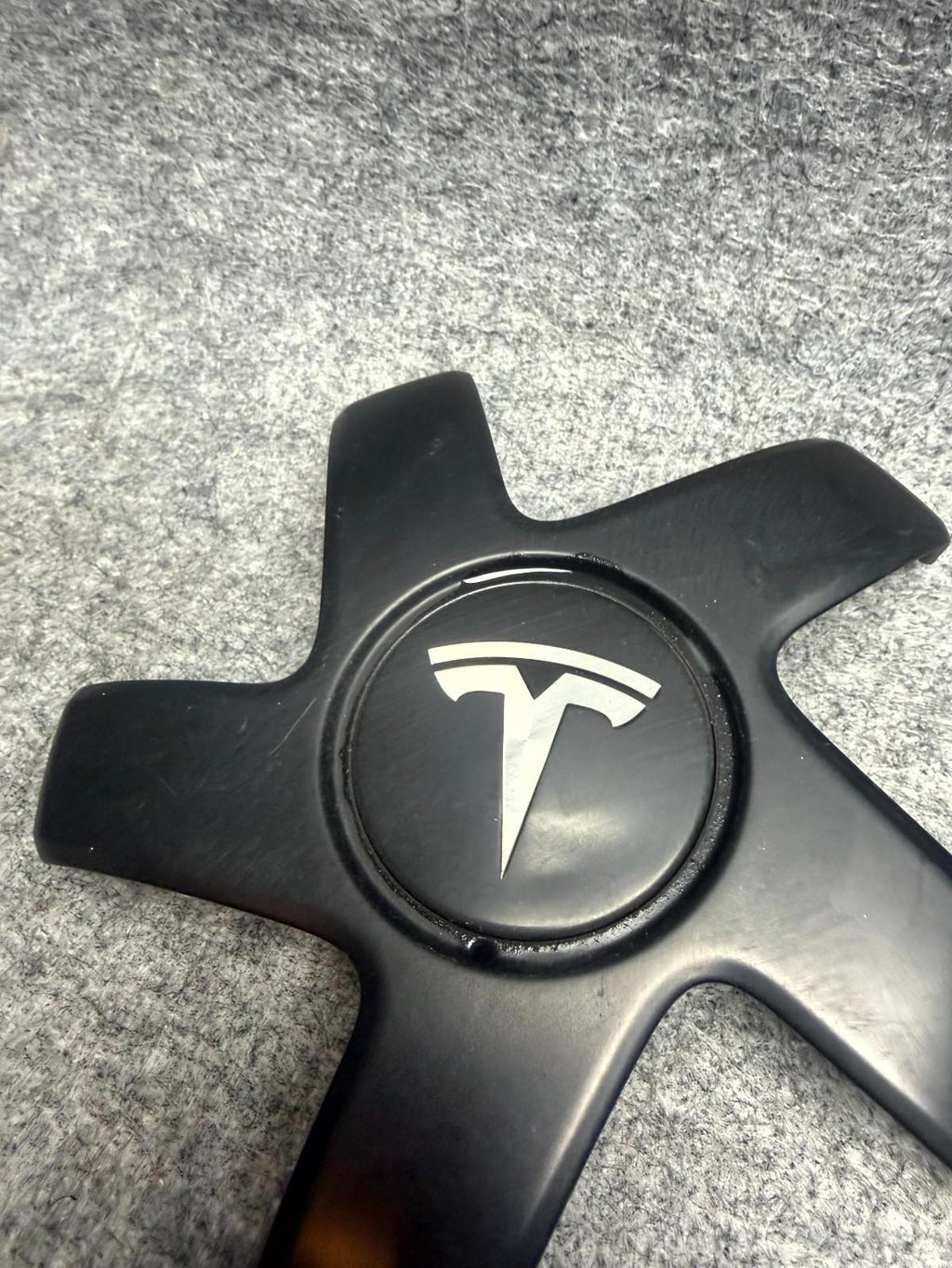 ♦️ 2017 - 2023 TESLA MODEL 3 RIGHT SIDE WHEEL CENTER CAP BLACK OEM, 1044234-00-A
