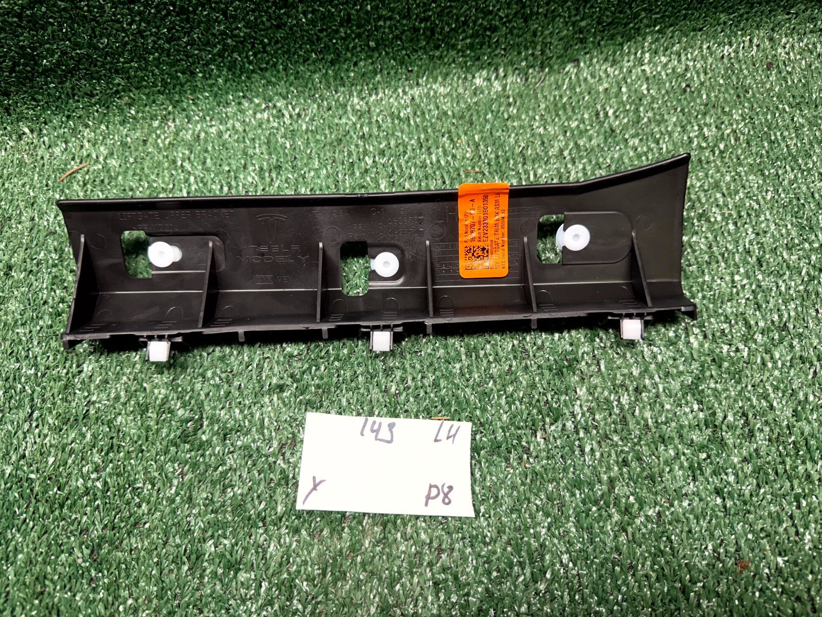 ♦️2020 – 2023 TESLA MODEL Y LEFT SIDE UPPER LIFTGATE BRACKET OEM, 1628707-00-A