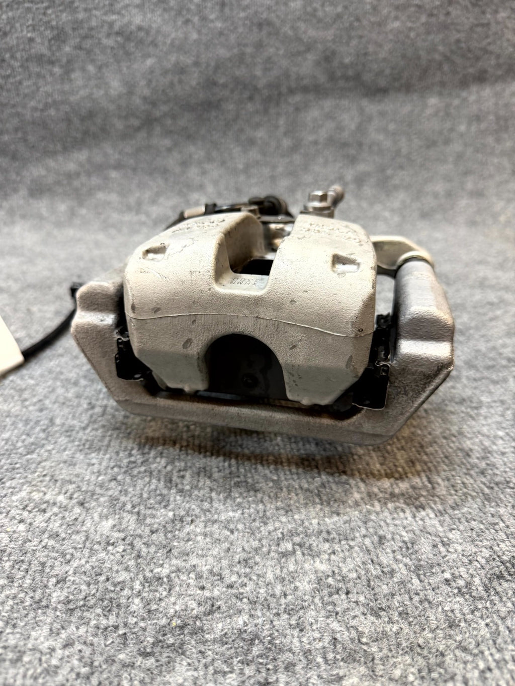 2020 - 2024 TESLA MODEL Y REAR BRAKE CALIPER WITH BREAK LINE OEM, 1044625-00-B