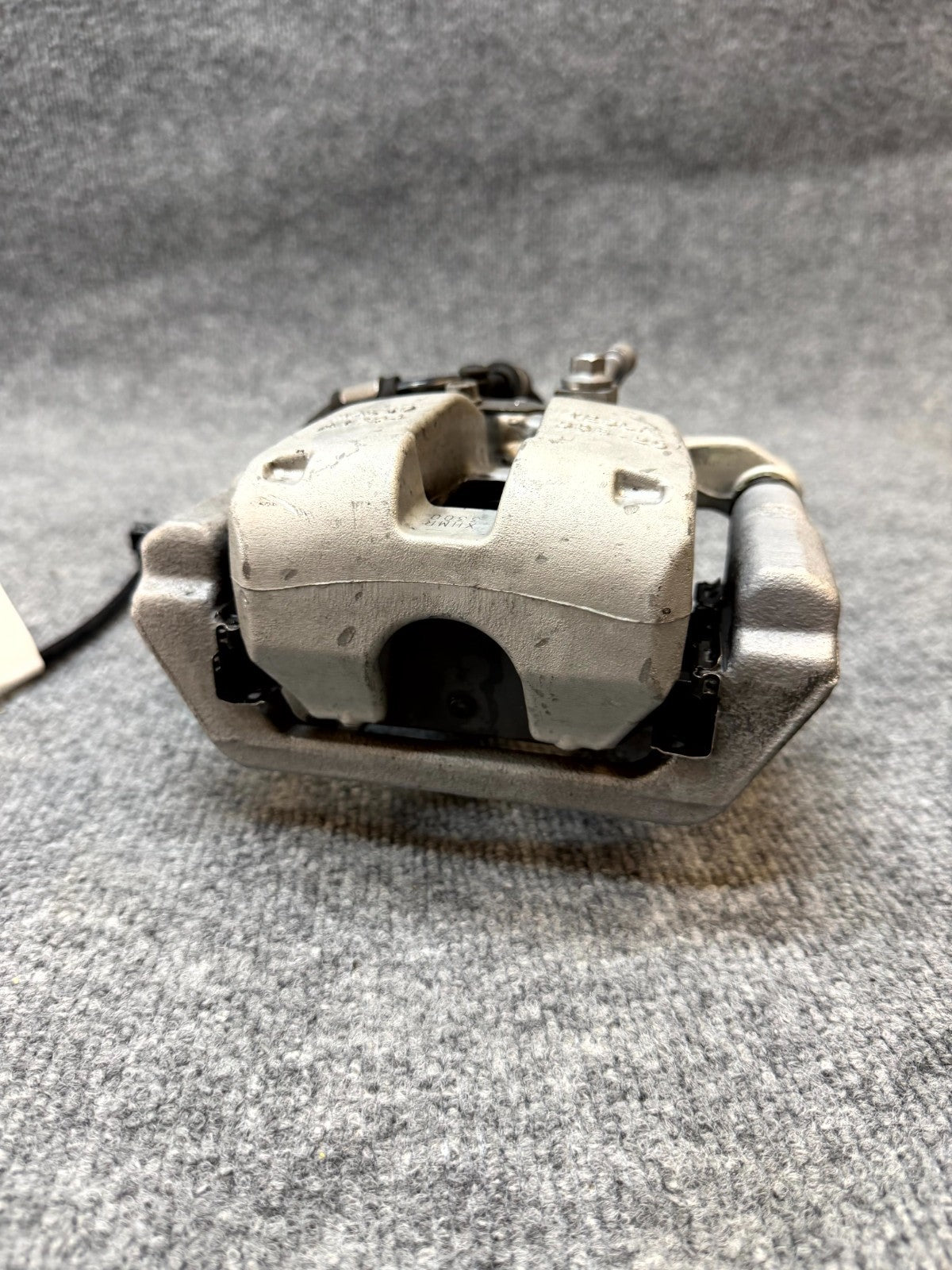 2020 - 2024 TESLA MODEL Y REAR BRAKE CALIPER WITH BREAK LINE OEM, 1044625-00-B