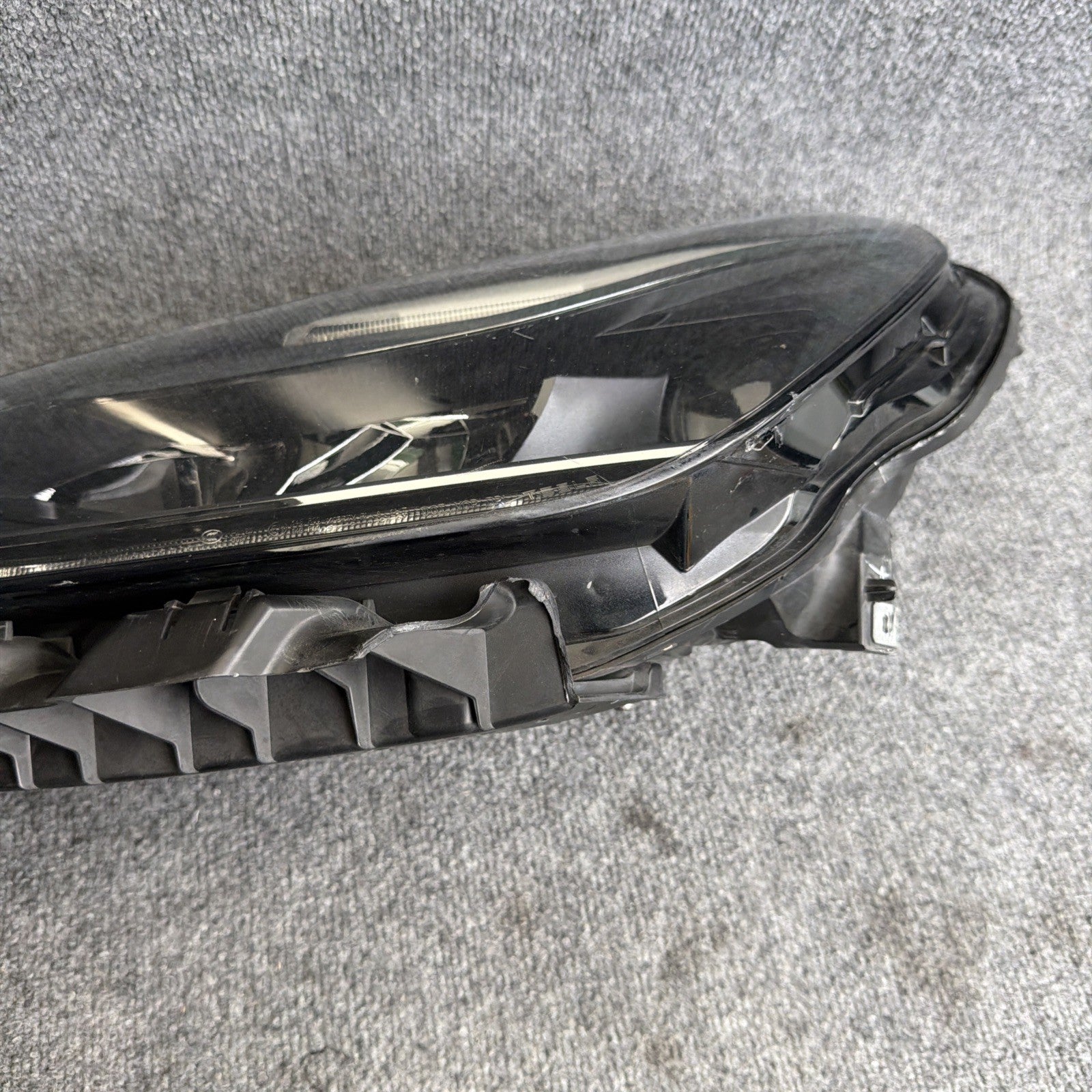 2021-2023 TESLA MODEL 3 Y LEFT HEADLIGHT PROJECTOR MATRIX 2ND GEN 1514952-00-C