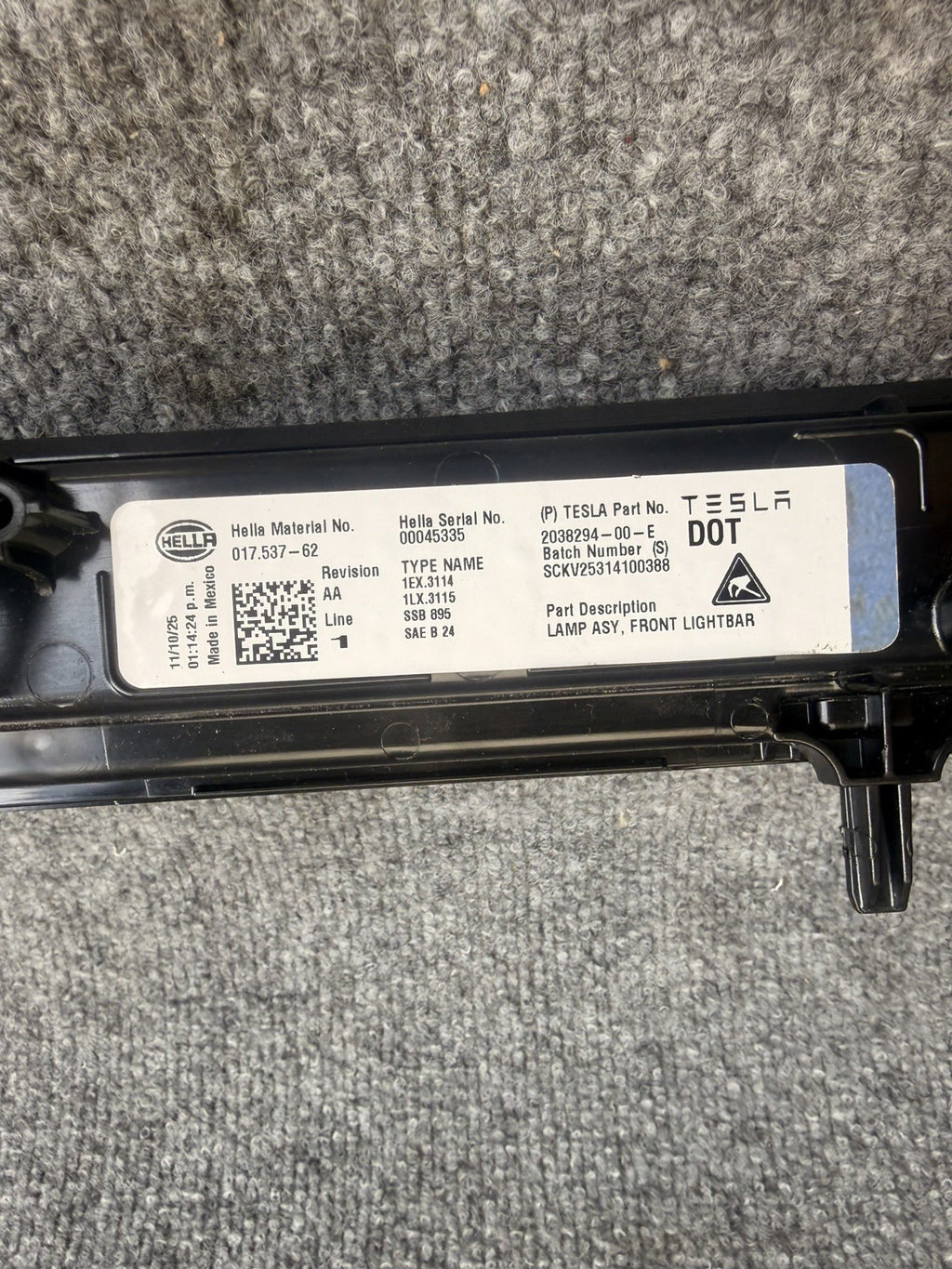 OEM 2025-2026 Tesla Model Y Front LED Light Bar Lamp Assembly 2038294-00-E