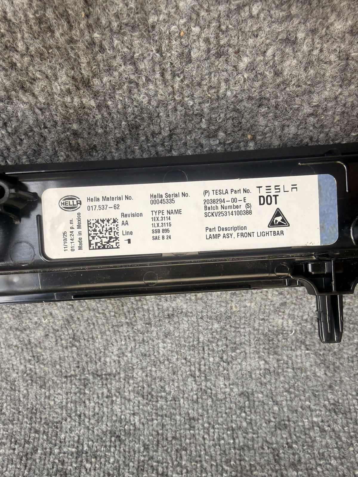 OEM 2025-2026 Tesla Model Y Front LED Light Bar Lamp Assembly 2038294-00-E