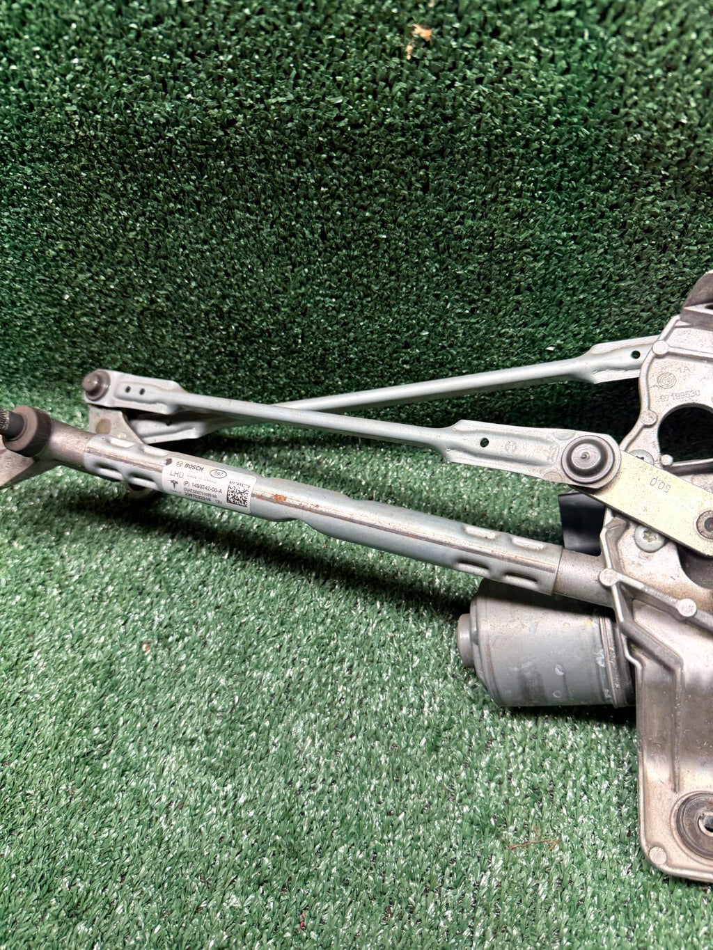 ♦️2020–2024 TESLA MODEL Y FRONT WINDSHIELD WIPER LINKAGE MOTOR OEM, 1490242-00-A