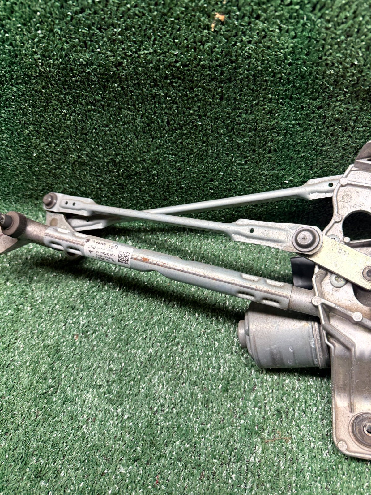 ♦️2020–2024 TESLA MODEL Y FRONT WINDSHIELD WIPER LINKAGE MOTOR OEM, 1490242-00-A