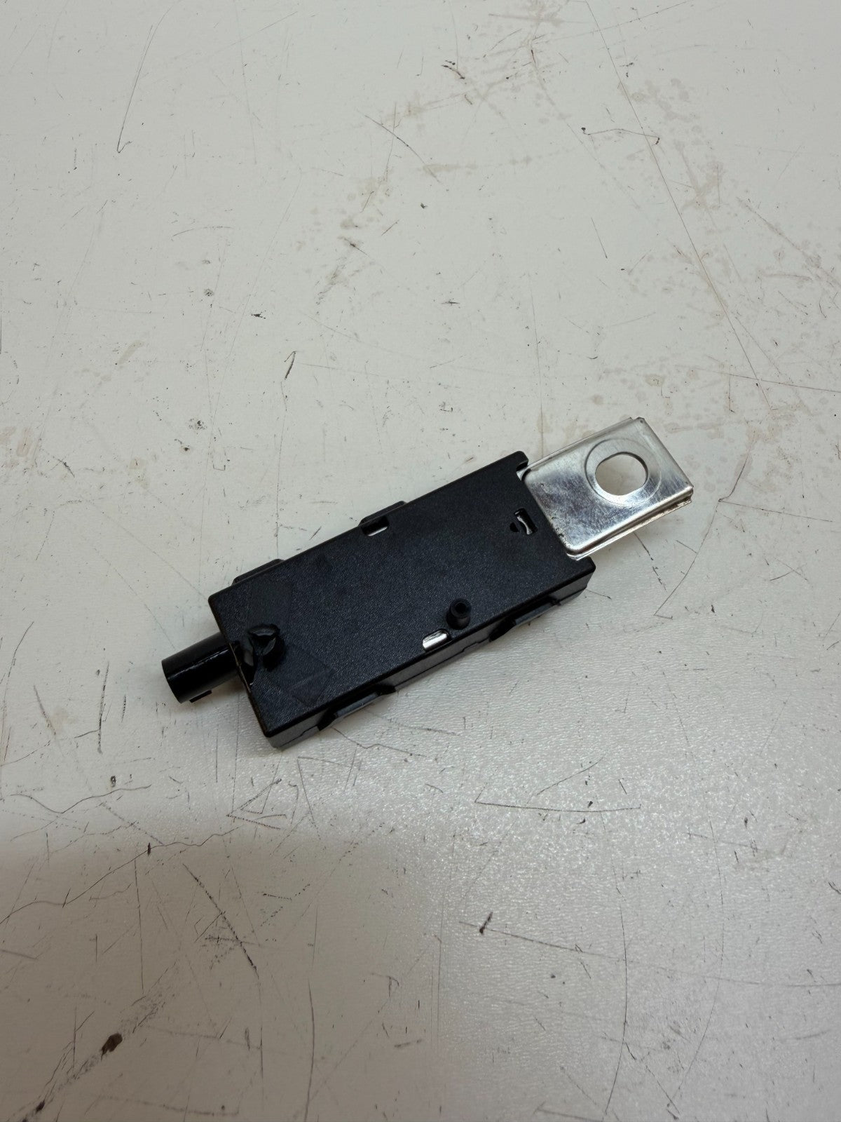 2020-2024 TESLA MODEL Y REAR ANTENNA AMPLIFIER FM RADIO MODULE UNIT 1551330-00-B