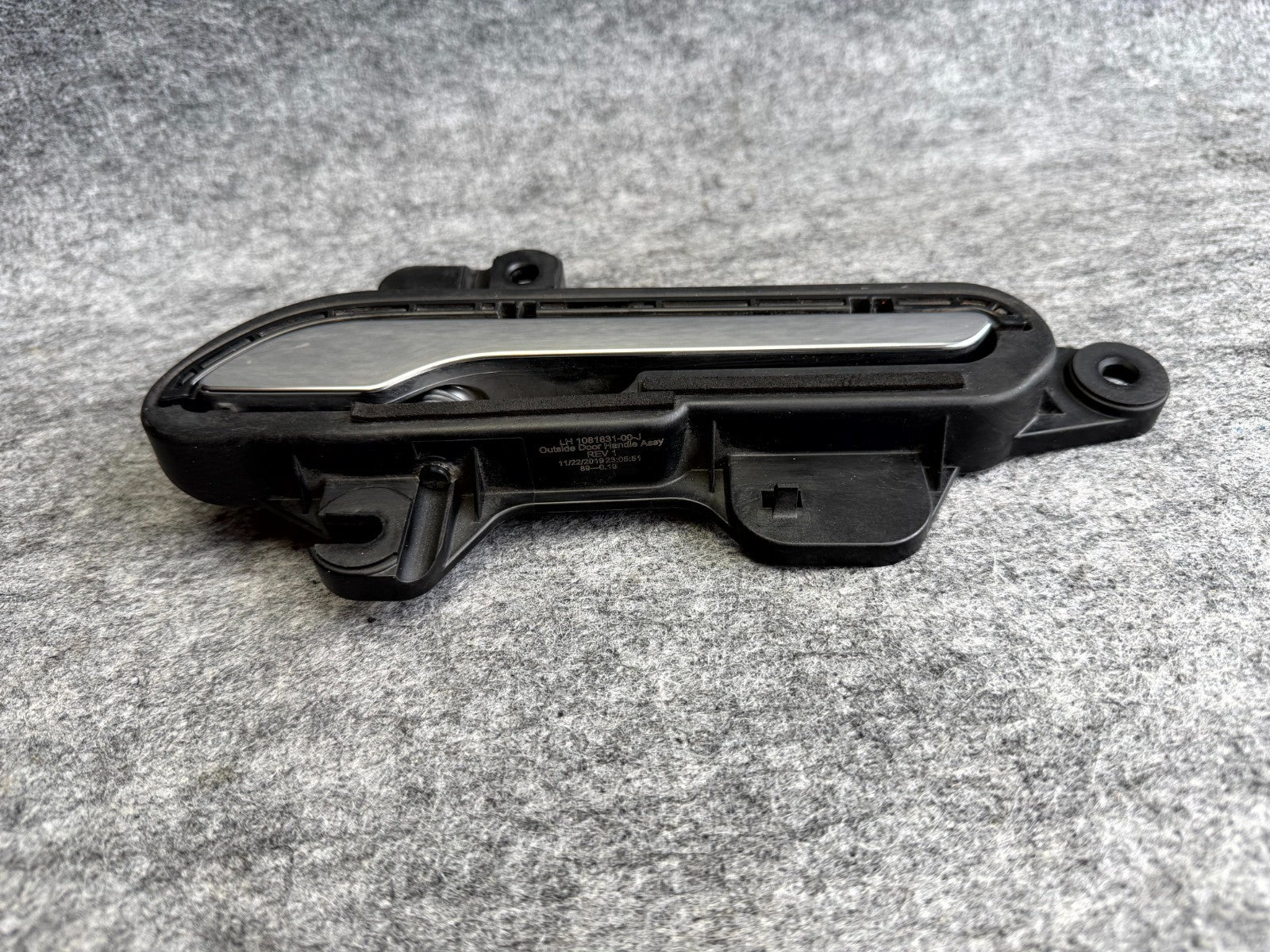 ♦️17 - 23 TESLA MODEL 3 FRONT / REAR LEFT EXTERIOR DOOR HANDLE OEM, 1081831-00-J