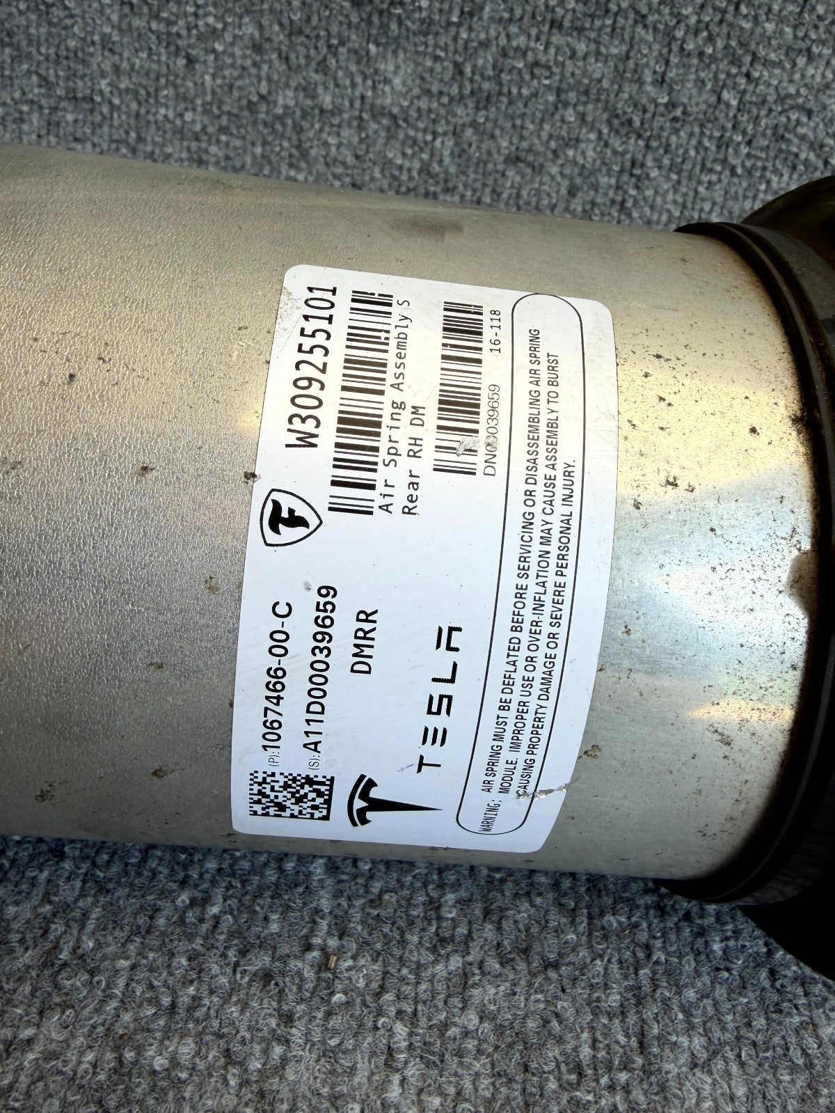 2016 – 2020 TESLA MODEL S REAR RIGHT SIDE AIR SPRING SHOCK OEM, 1067466-00-C