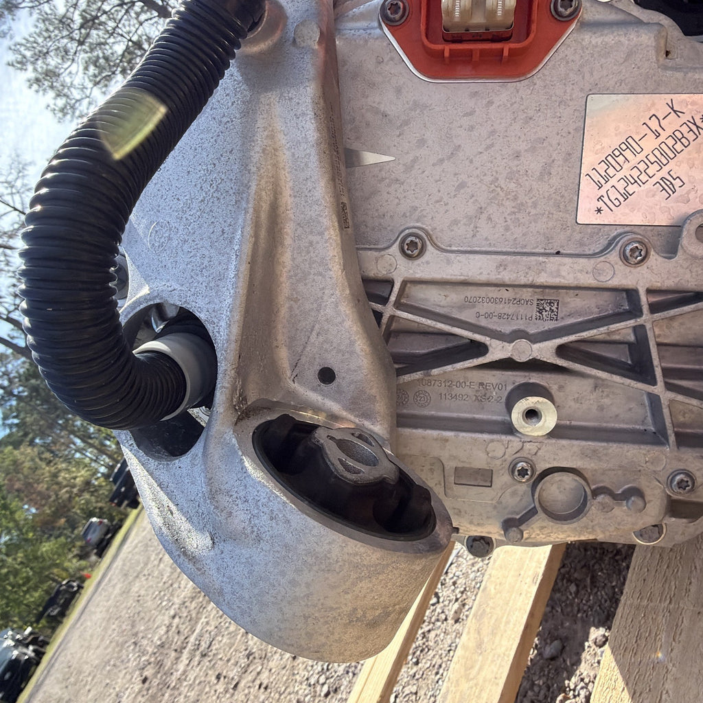24-26 Tesla Model Y Rear Drive Unit Motor 3K ml AP4.0 Low Current 1120990-17-K