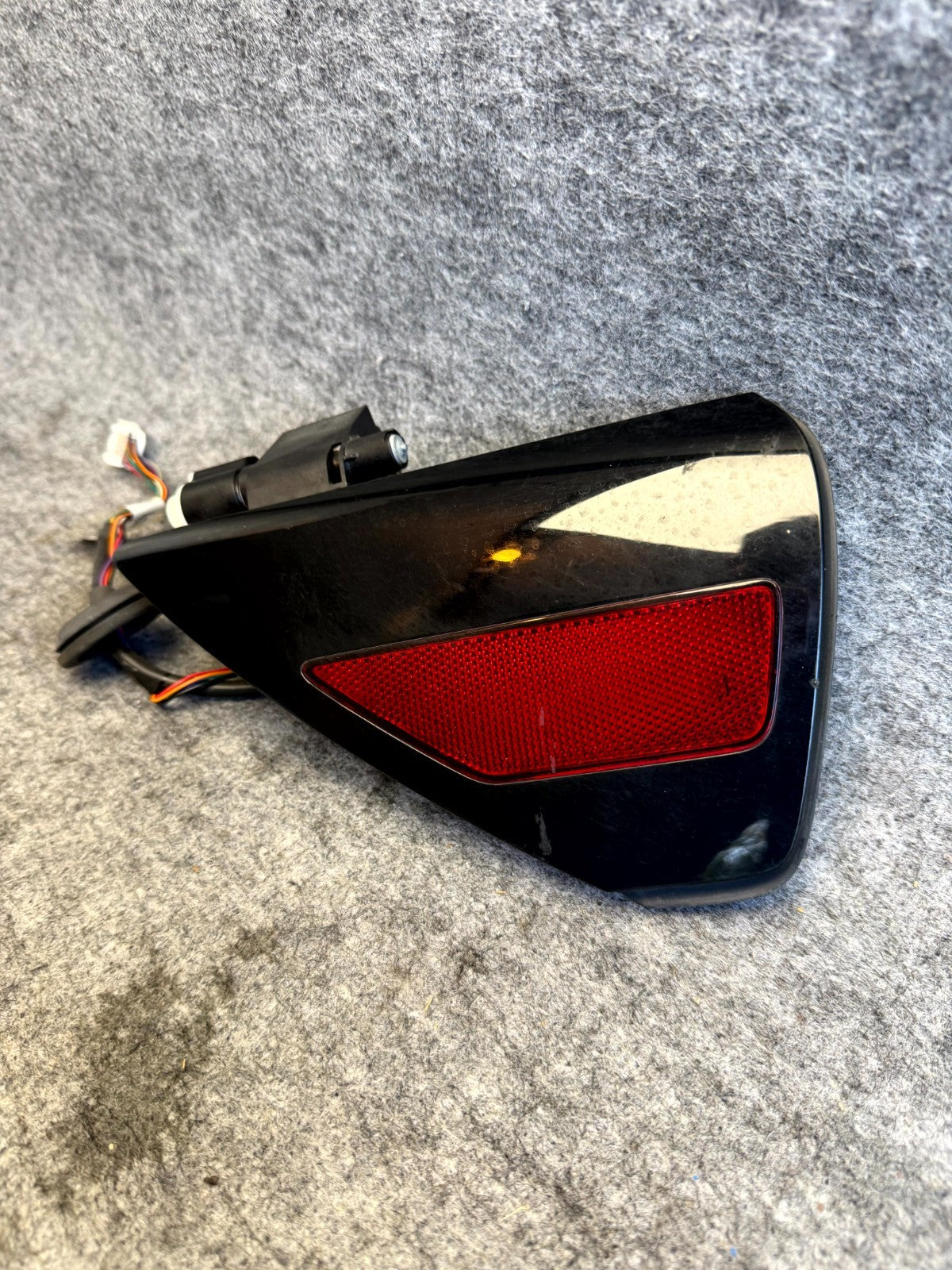 ♦️17–23 TESLA MODEL 3 REAR LEFT CHARGE CHARGING PORT REFLECTOR OEM, 1099953-00-E