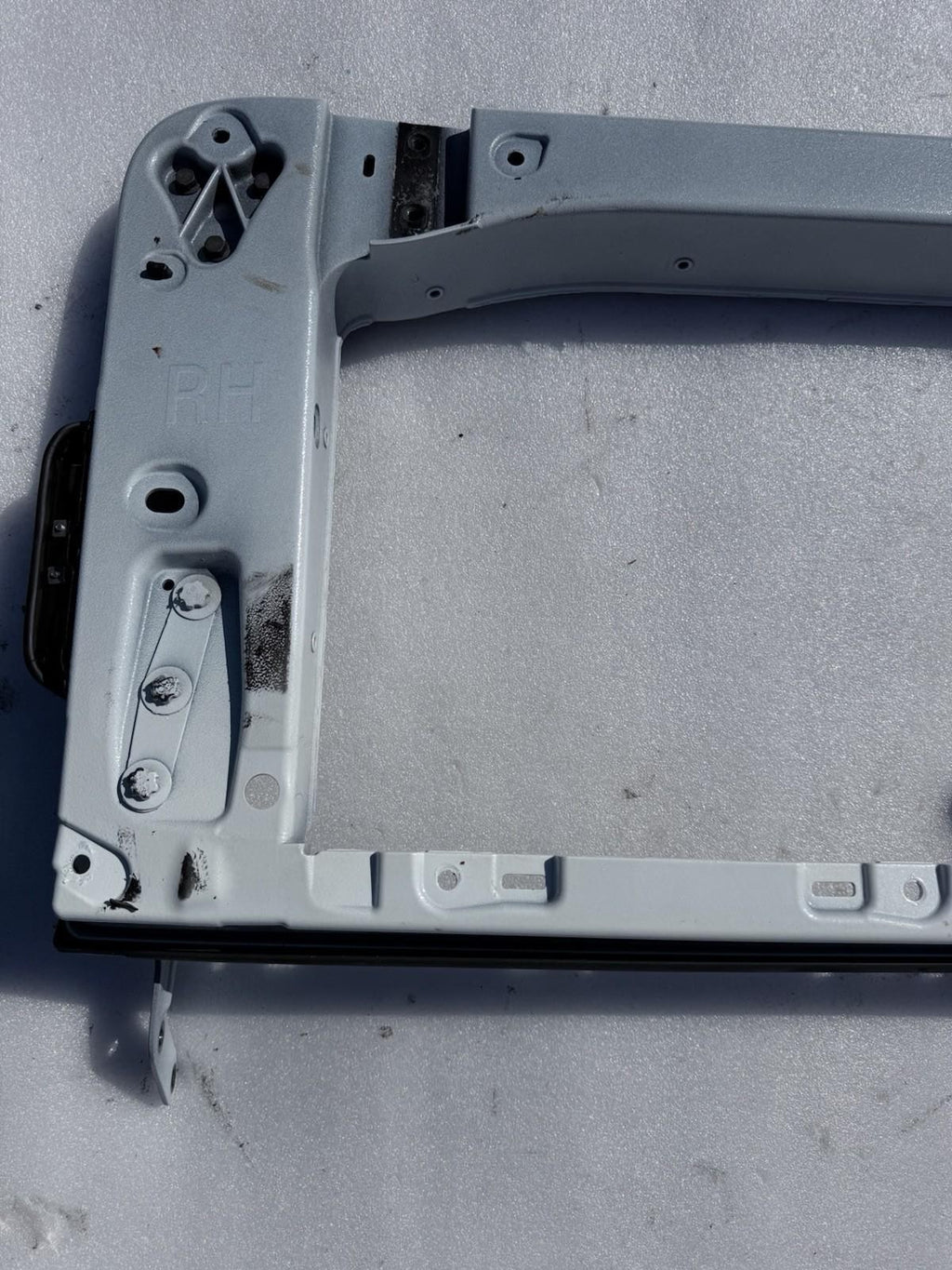 ♦️16-20 TESLA MODEL X REAR RIGHT FALCON DOOR UPPER WINDOW FRAME OEM,1063441-00-C