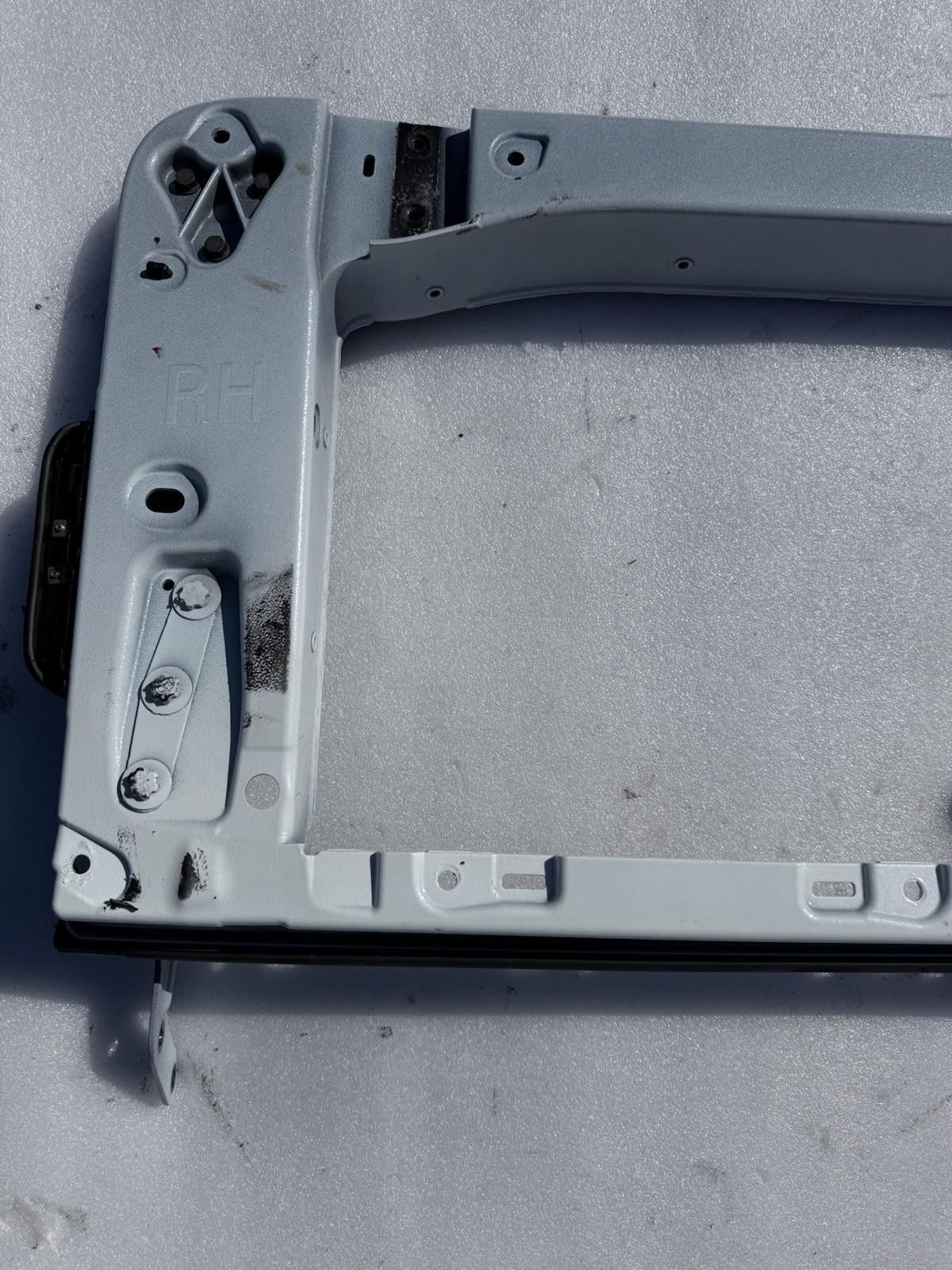 ♦️16-20 TESLA MODEL X REAR RIGHT FALCON DOOR UPPER WINDOW FRAME OEM,1063441-00-C