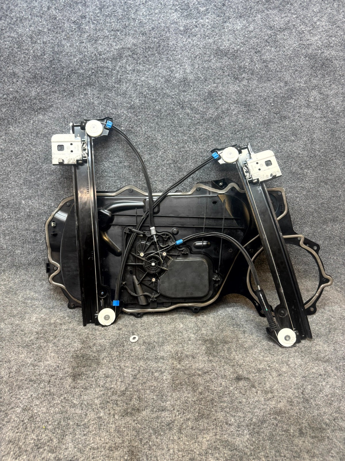 2017-2023 TESLA MODEL 3 FRONT RIGHT DOOR WINDOW REGULATOR & MOTOR OEM 109662110F