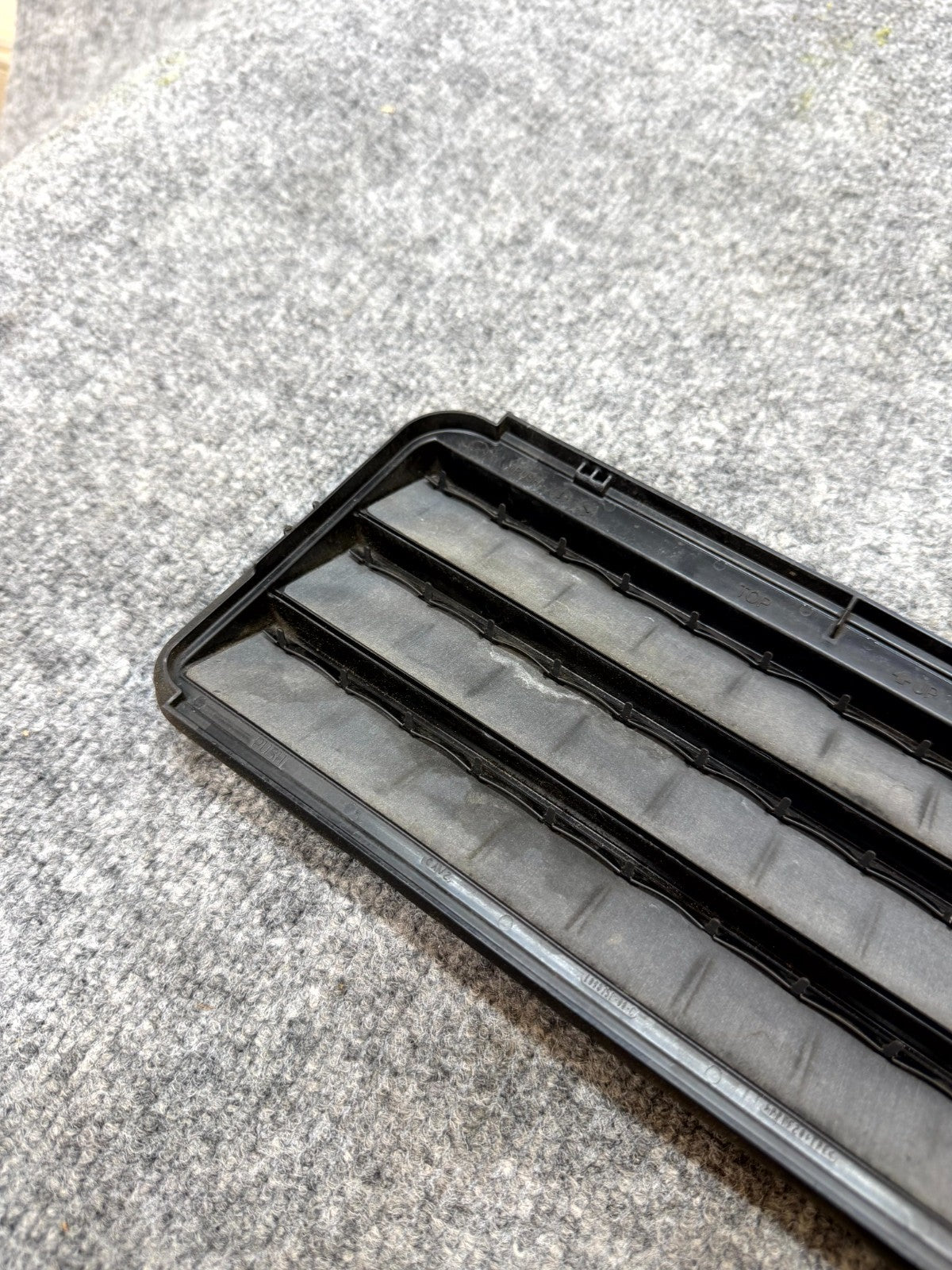 2017–2023 TESLA MODEL 3 AIR EXTRACTOR CABIN VENT GRILLE OEM, 1098751-00-C