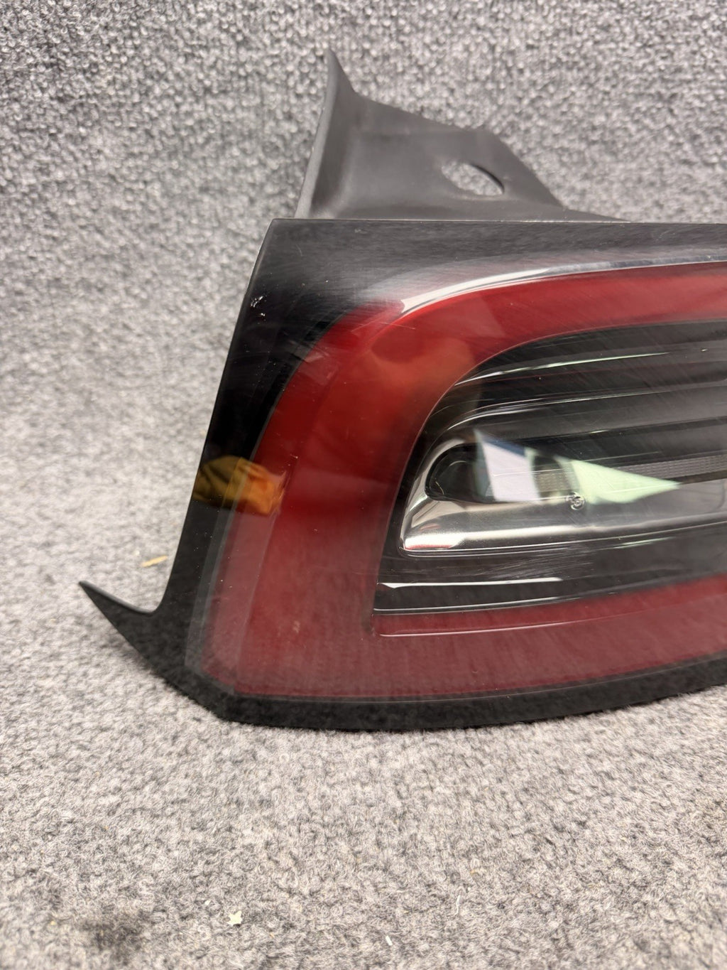 2020 - 2024 TESLA MODEL Y REAR LEFT DRIVER OUTER TAIL LIGHT OEM 1502086-00-D