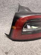 2020 - 2024 TESLA MODEL Y REAR LEFT DRIVER OUTER TAIL LIGHT OEM 1502086-00-D