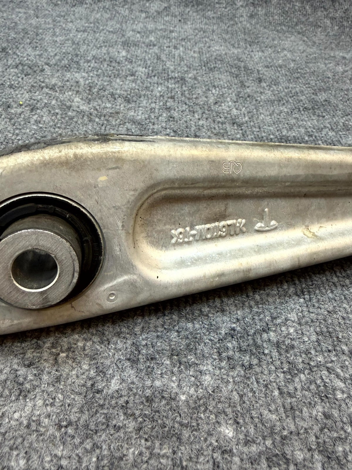 2020 - 2024 TESLA MODEL Y FRONT RIGHT / LEFT LOWER CONTROL ARM OEM, 1188341-00-C