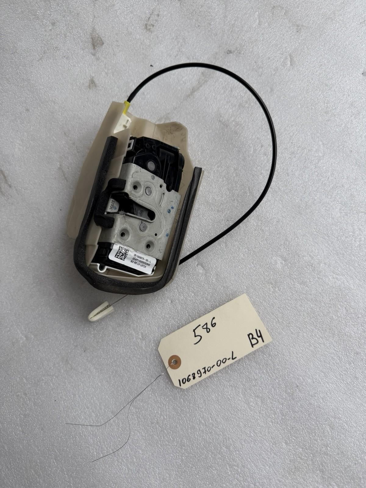 ♦️17-23 TESLA MODEL 3 REAR LEFT SIDE DOOR LOCK LATCH ACTUATOR OEM, 1068970-00-L