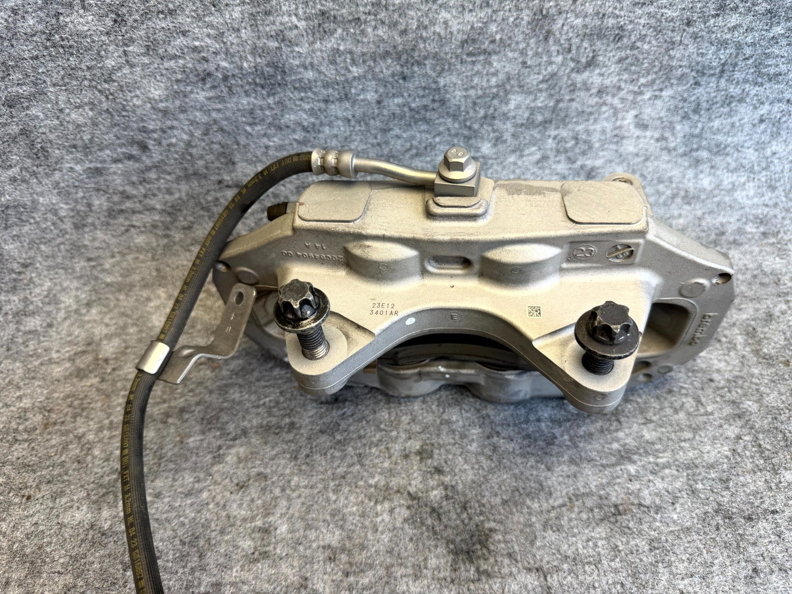 ♦️17-23 TESLA MODEL 3 FRONT RIGHT BRAKE CALIPER W/ BRAKE HOSE LINE OEM,104462200
