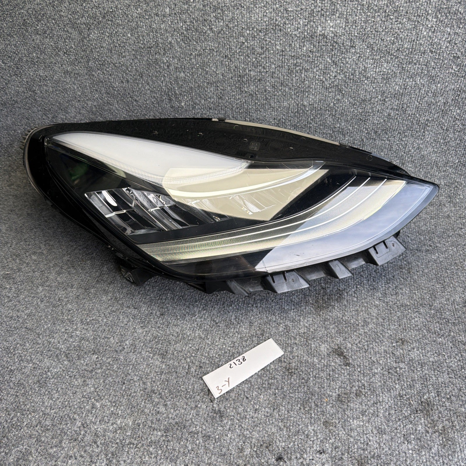 2017-2020 TESLA MODEL 3-Y HEADLIGHT RIGHT PASSENGER  1077372-00-L LED OEM