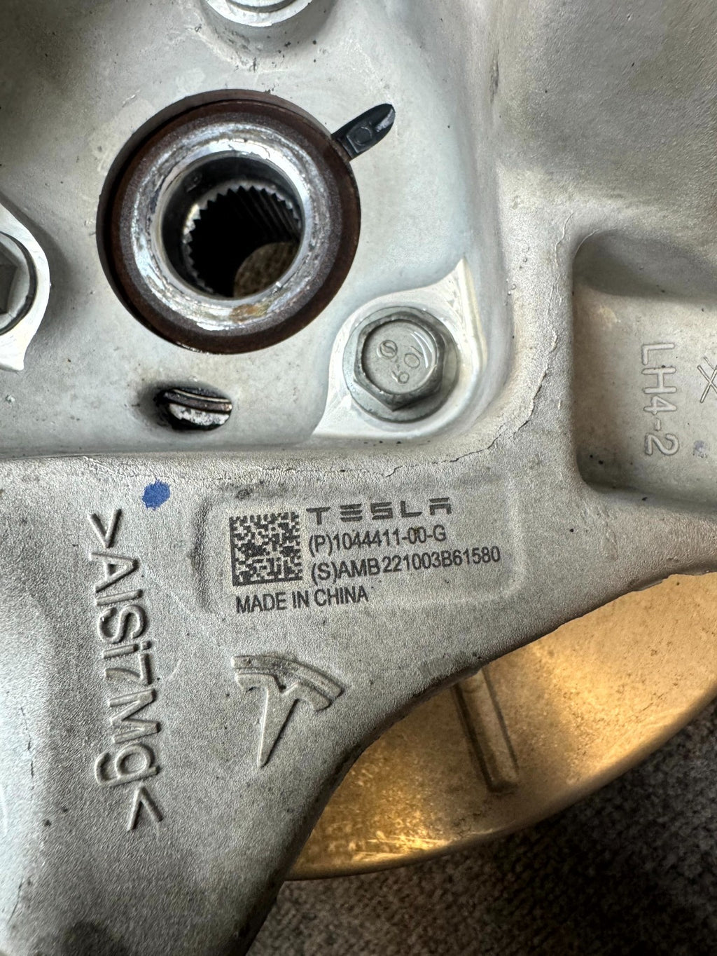 2017 - 2023 TESLA MODEL 3 REAR LEFT SIDE SPINDLE KNUCKLE HUB OEM, 1044411-00-G