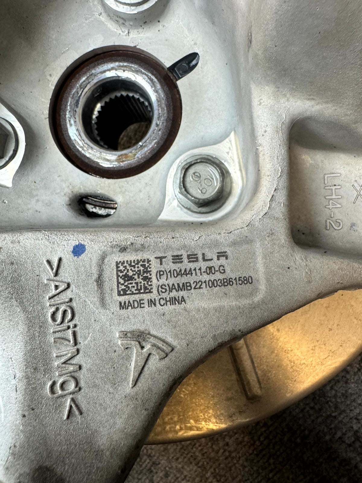 2017 - 2023 TESLA MODEL 3 REAR LEFT SIDE SPINDLE KNUCKLE HUB OEM, 1044411-00-G