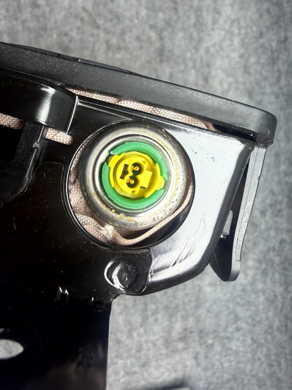 ♦️12-20 TESLA MODEL S FRONT RIGHT SIDE KNEE SAFETY MODULE ASSY OEM, 1005260-00-H