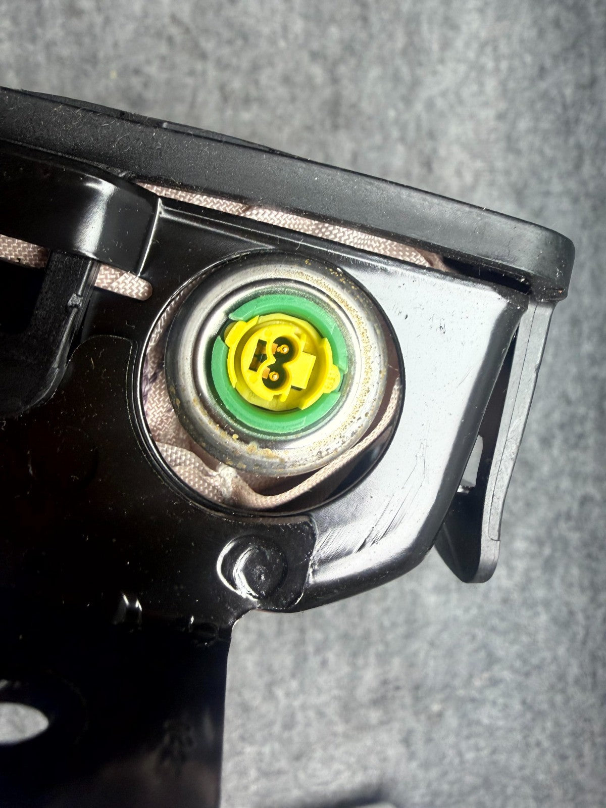 ♦️12-20 TESLA MODEL S FRONT RIGHT SIDE KNEE SAFETY MODULE ASSY OEM, 1005260-00-H