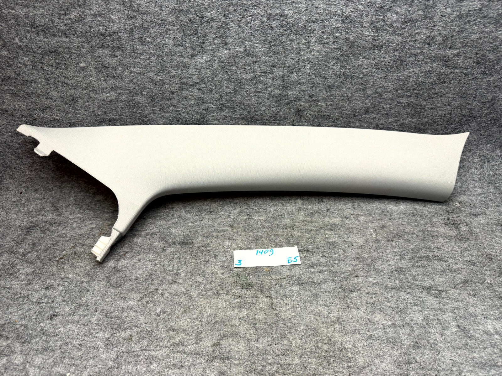 ♦️2017-2023 TESLA MODEL 3 FRONT RIGHT WINDSHIELD A PILLAR TRIM OEM, 1086241-91-J