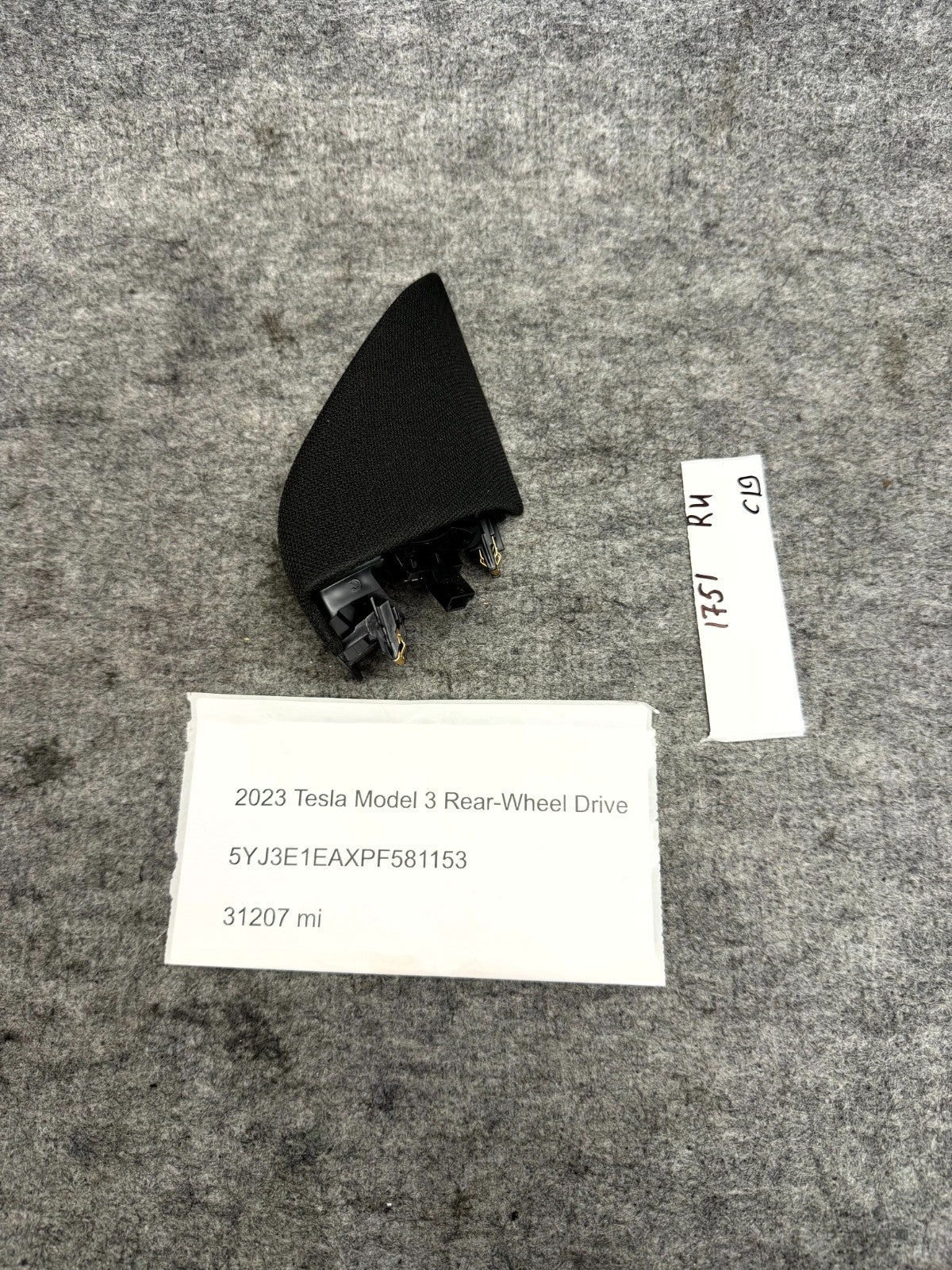 ♦️17-23 TESLA MODEL 3 FRONT RIGHT SIDE DOOR CORNER TWEETER TRIM OEM 1784662-00-A
