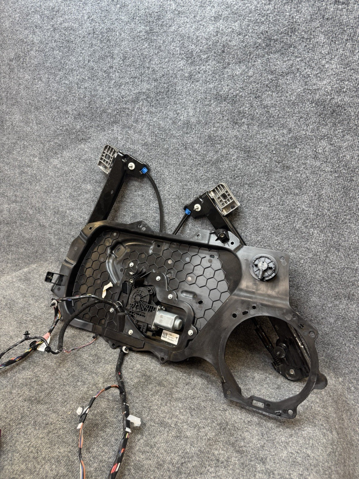 17-23 Model 3 Front Left Door Window Glass Regulator & Motor LH 1096620-10-F