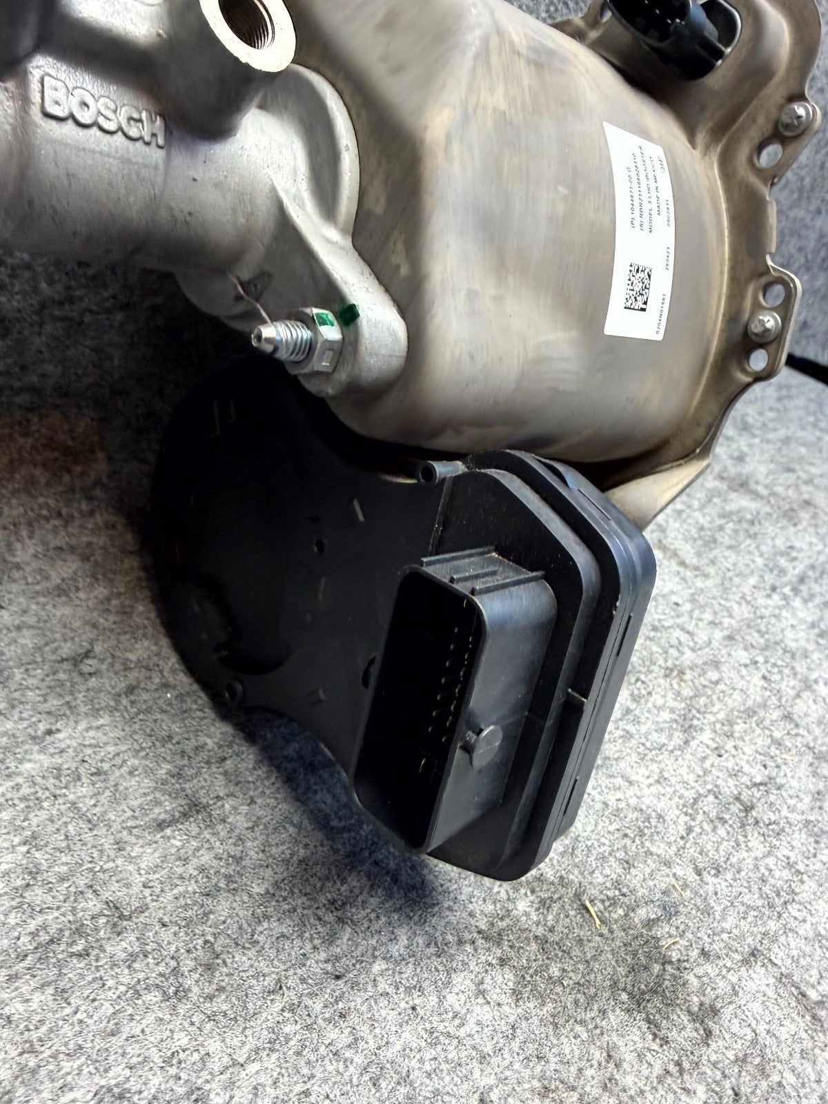 ♦️17-23 TESLA MODEL 3 BRAKE BOOSTER & MASTER CYLINDER & RESERVOIR OEM, 104467100