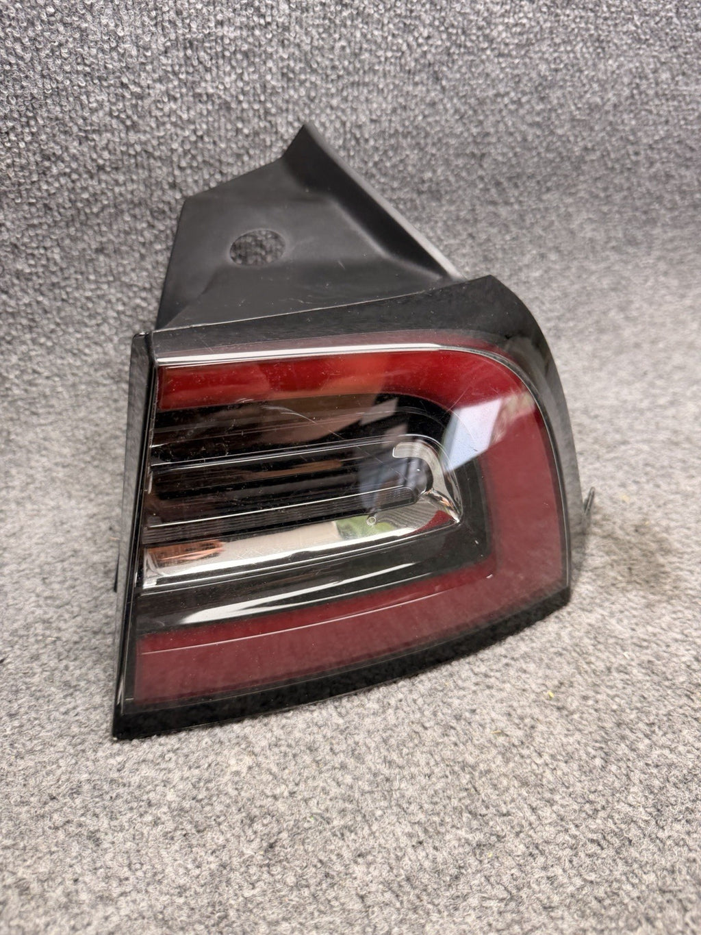 2021-2023 Tesla Model 3 Tail Lamp Rear Bodyside Right 1077398-00-H