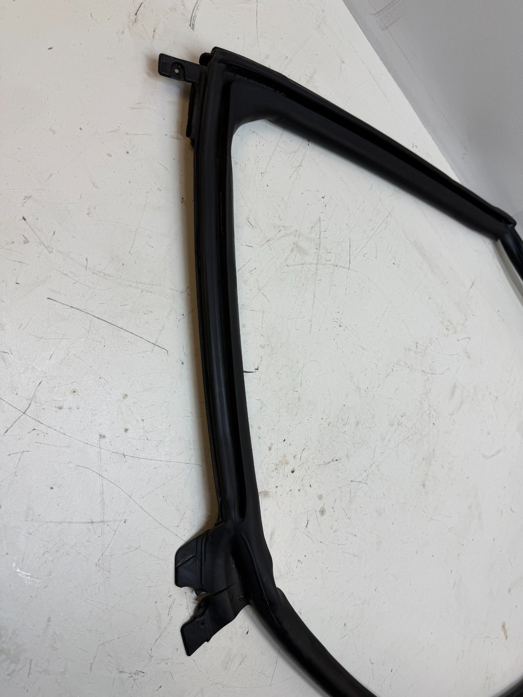 2012-2020 TESLA MODEL S FRONT LEFT DRIVER SIDE DOOR WEATHERSTRIP SEAL