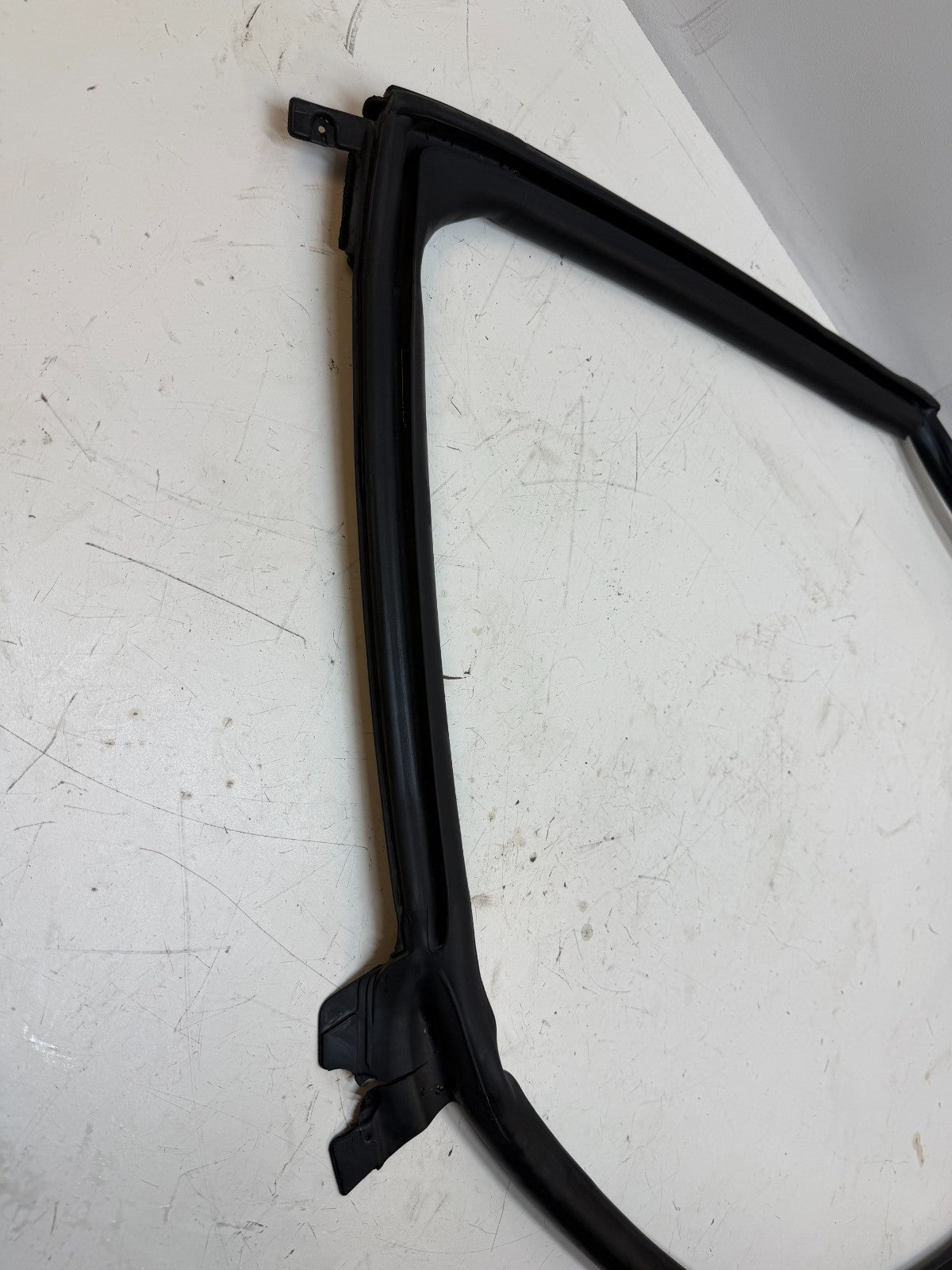 2012-2020 TESLA MODEL S FRONT LEFT DRIVER SIDE DOOR WEATHERSTRIP SEAL