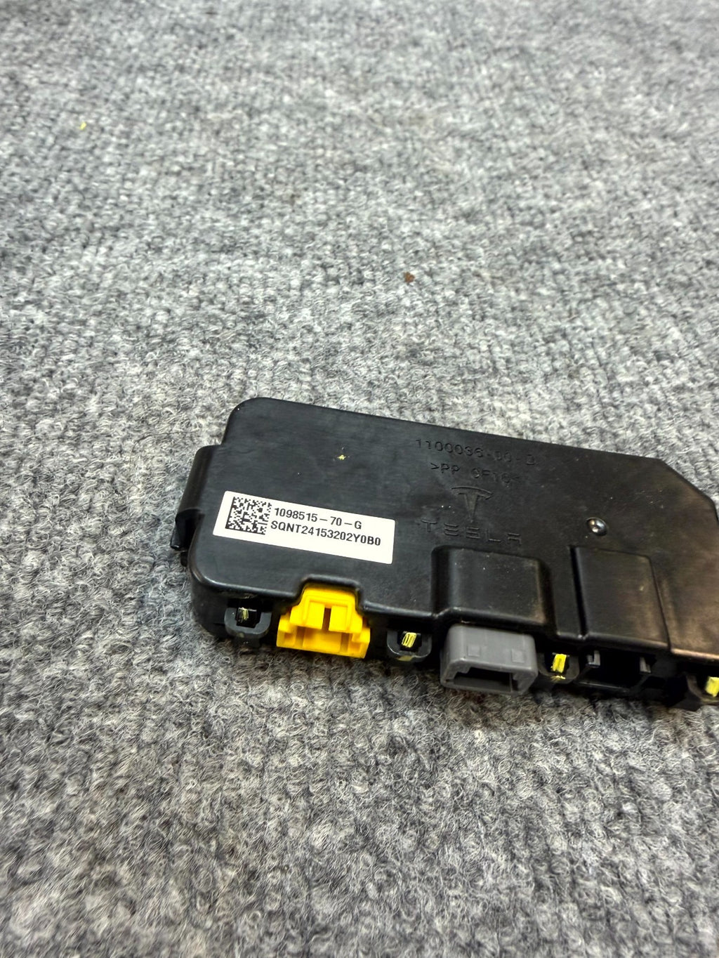 2020-2024 TESLA MODEL Y FRONT RIGHT SEAT COMPUTER CONTROL MODULE OEM, 109851570G