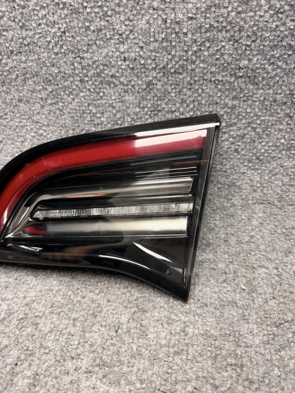2017-2020 Tesla Model 3 Right RH Inner Tail Light 3 Pin 1077402-00-G OEM