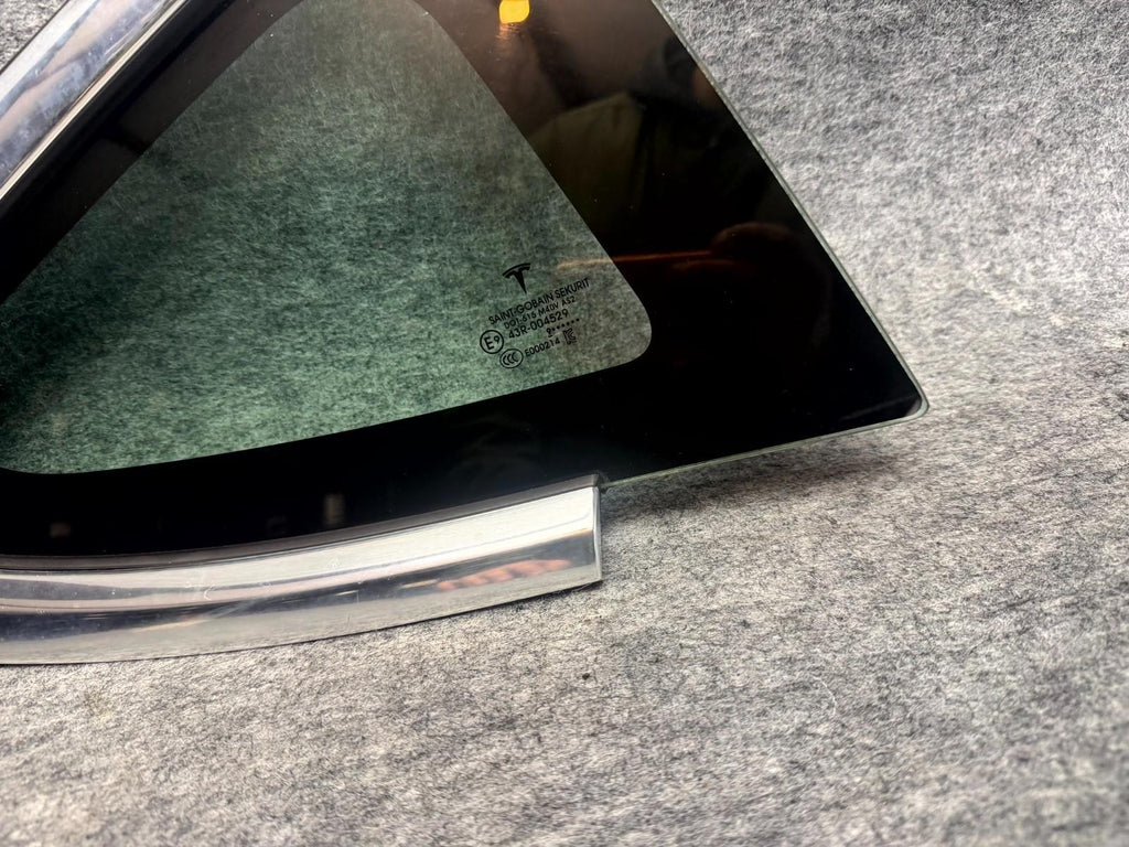 ♦️17–23 TESLA MODEL 3 REAR RIGHT SIDE DOOR QUARTER WINDOW GLASS OEM, 43R-004529