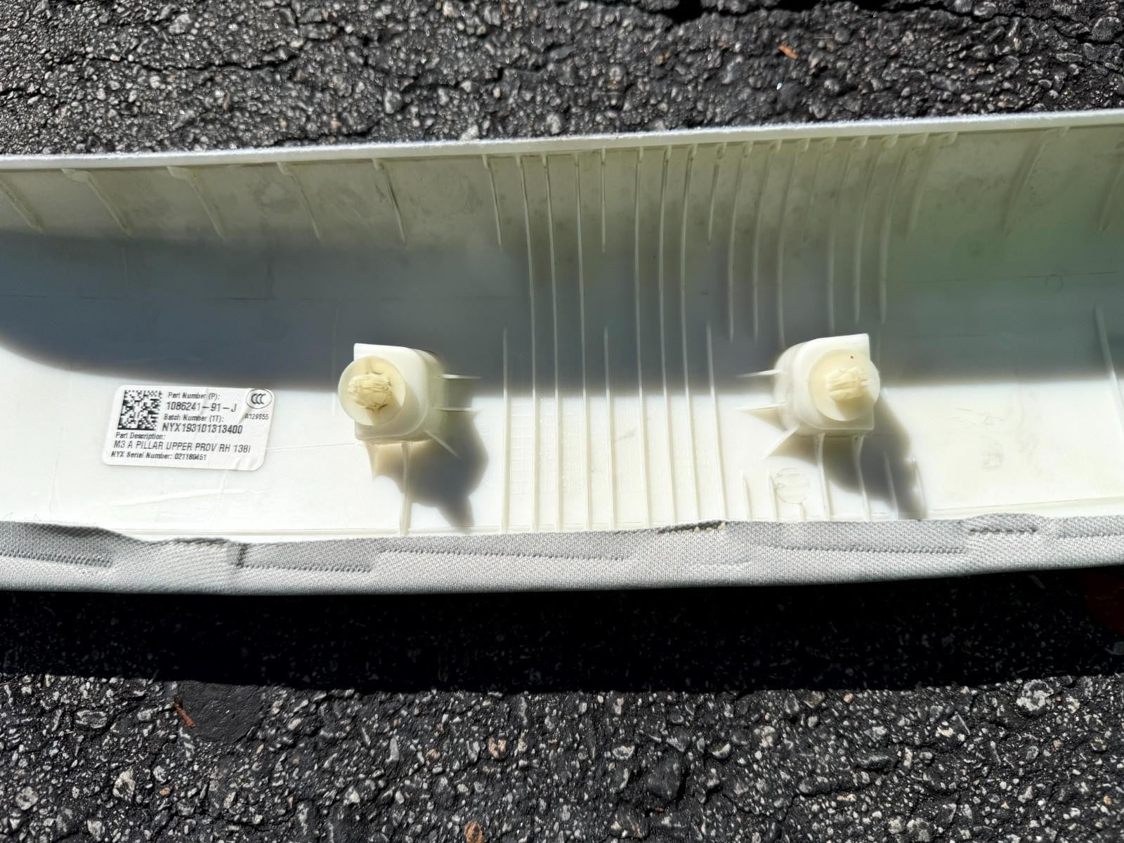 ♦️2017-2023 TESLA MODEL 3 FRONT RIGHT WINDSHIELD A PILLAR TRIM OEM, 1086241-91-J
