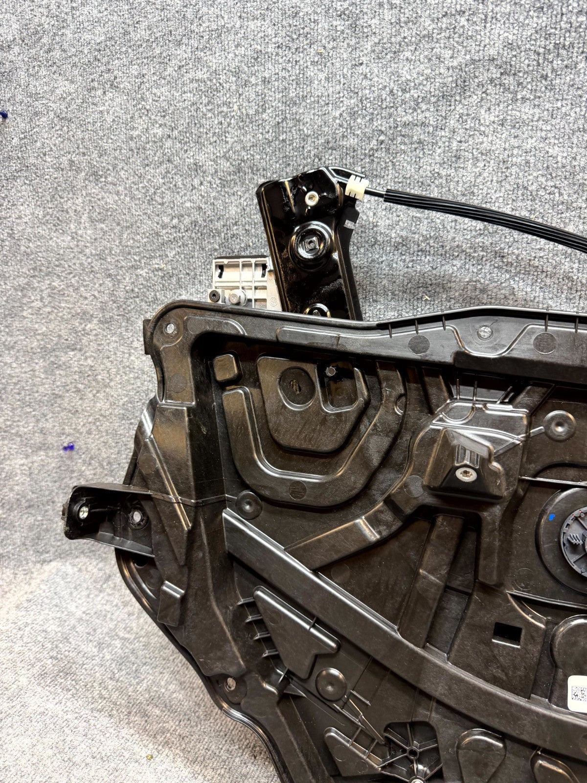 2020-2024 TESLA MODEL Y FRONT LEFT DOOR WINDOW REGULATOR & MOTOR OEM, 149551000J