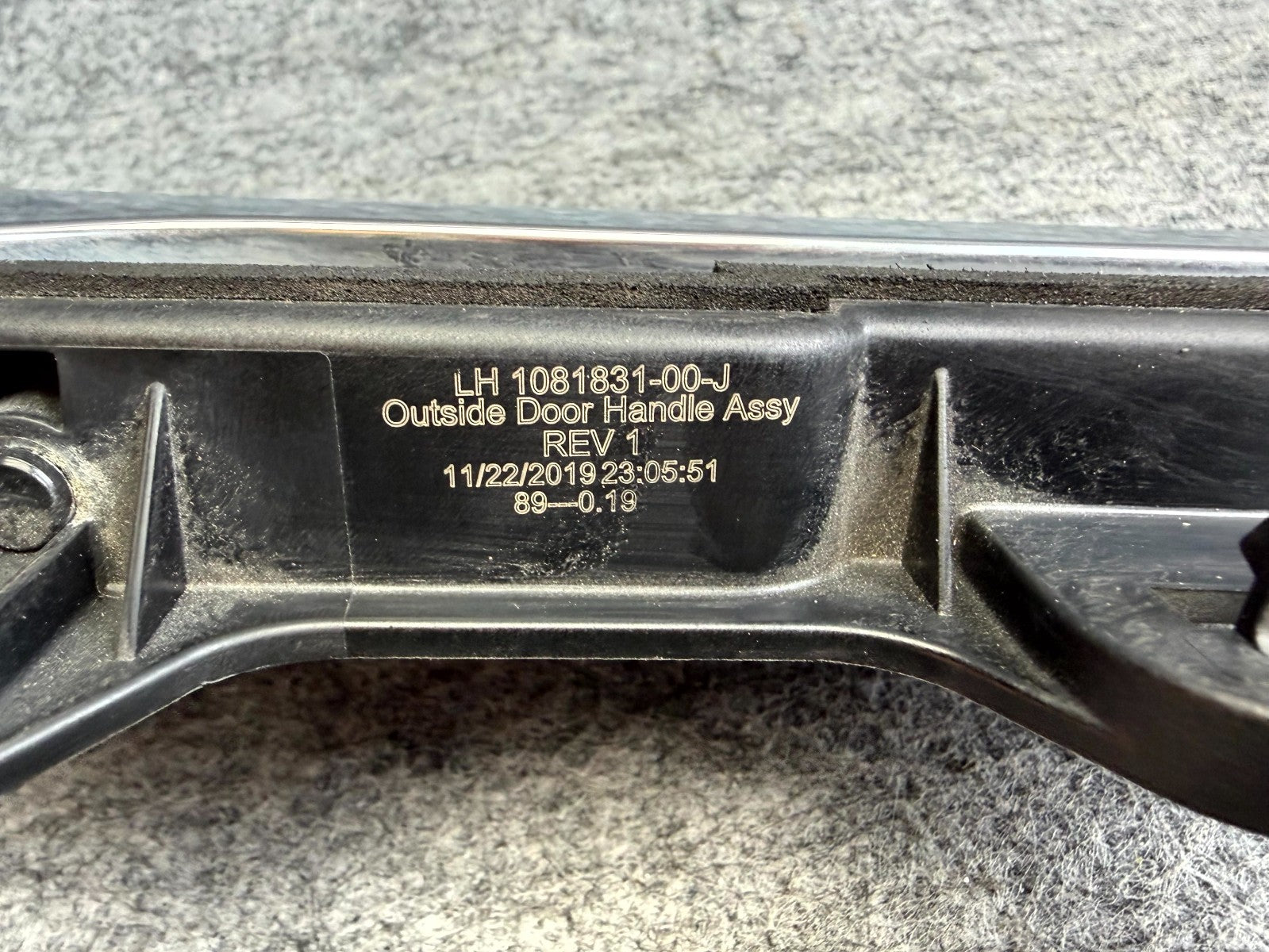 ♦️17 - 23 TESLA MODEL 3 FRONT / REAR LEFT EXTERIOR DOOR HANDLE OEM, 1081831-00-J